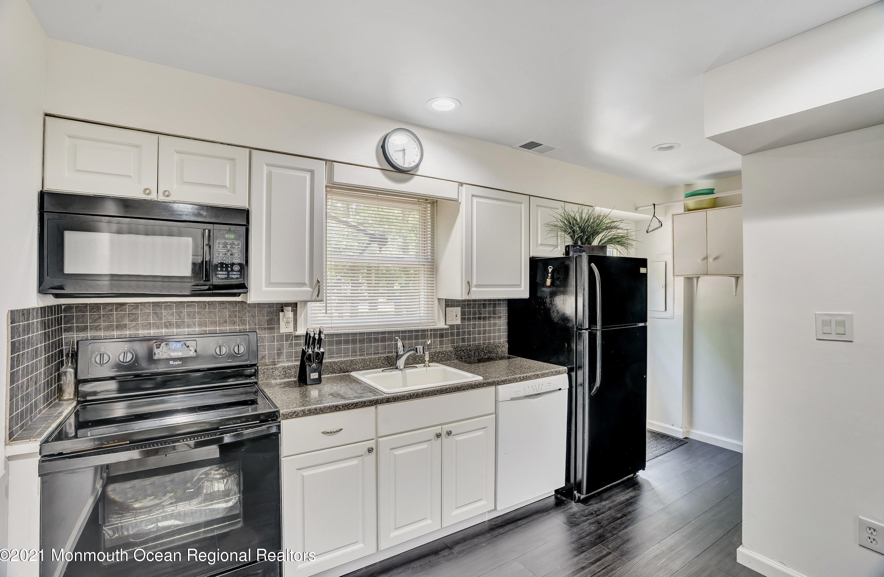 1446 Viola Ct, Bricktown, NJ 08724