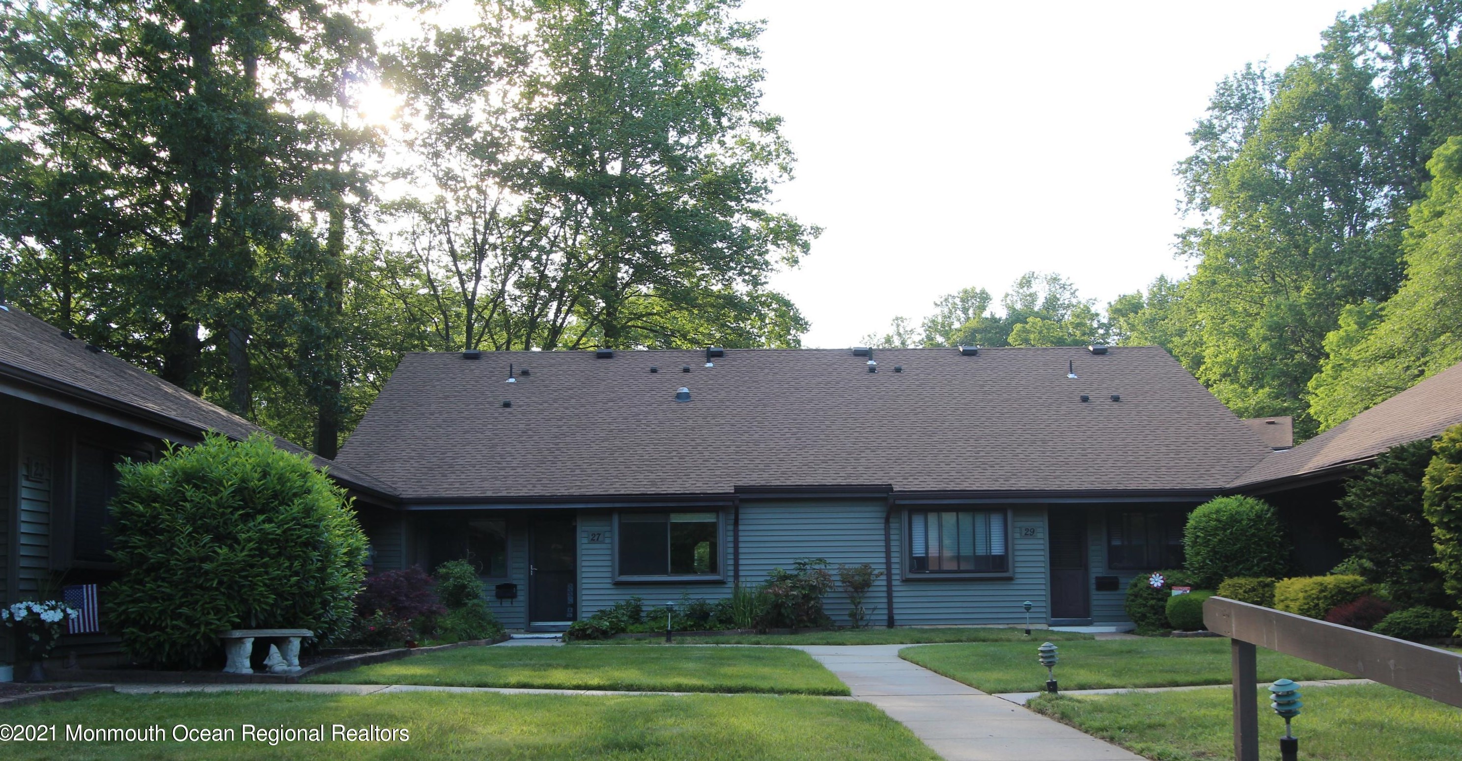 27 Medford Ct, Tinton Falls, NJ 07701