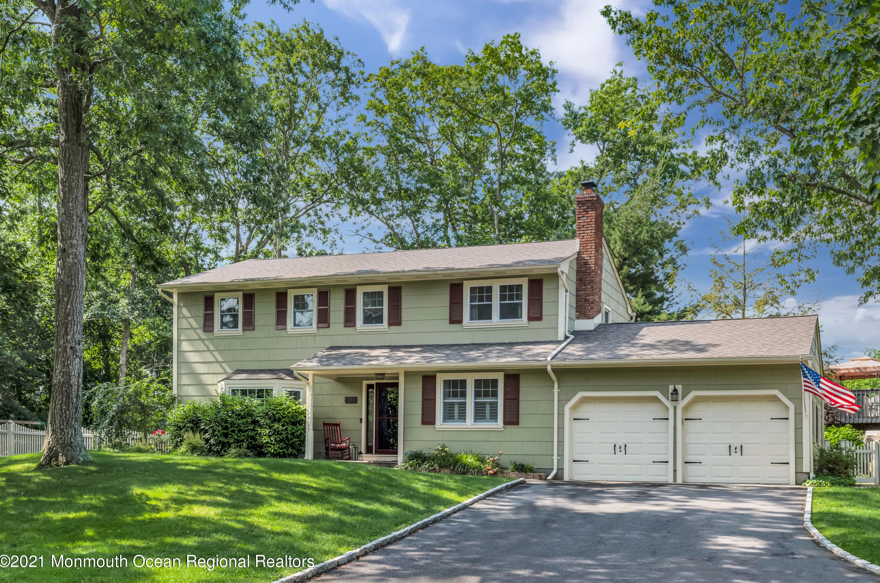 515 Oakview Dr, Toms River, NJ 08753-5279
