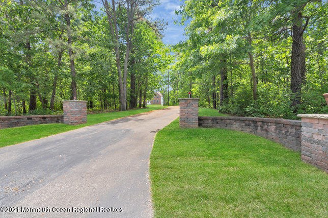 27 Paint Island Spring Rd, Millstone Township, NJ 08510-1224