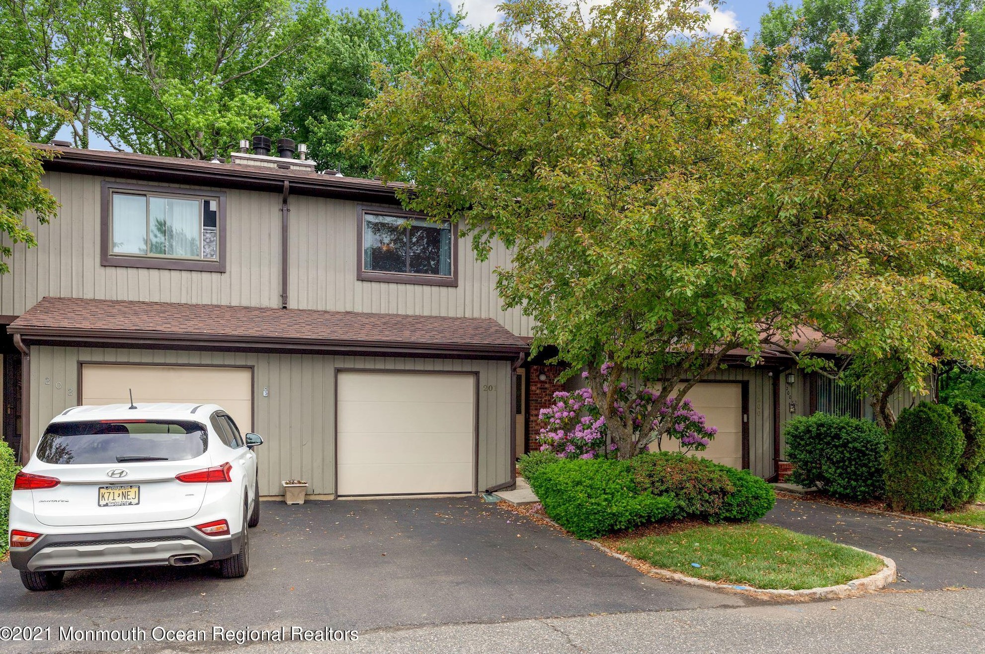 201 Henderson Ct #86, Matawan, NJ 07747