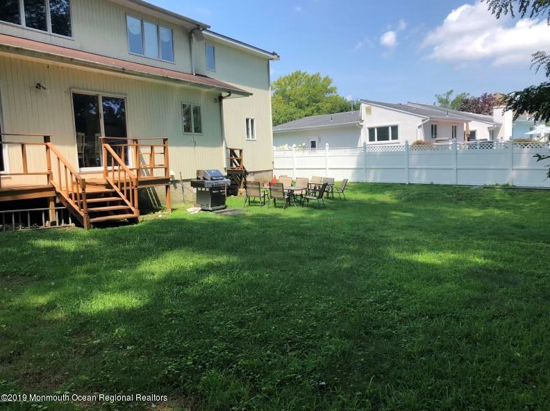 1 Wenning Ct, Oakhurst, NJ 07755