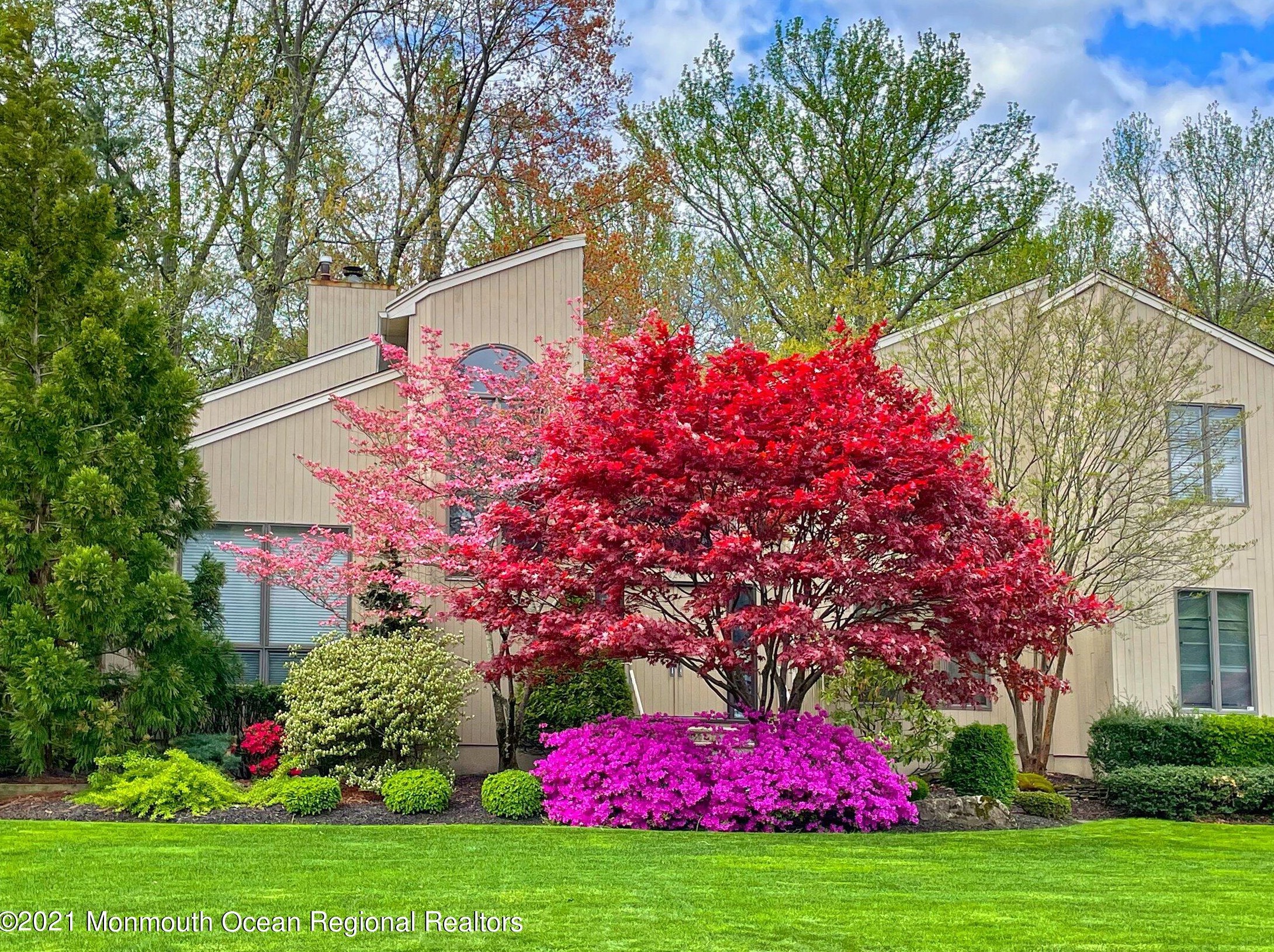 220 Tracy Dr, Morganville, NJ 07751