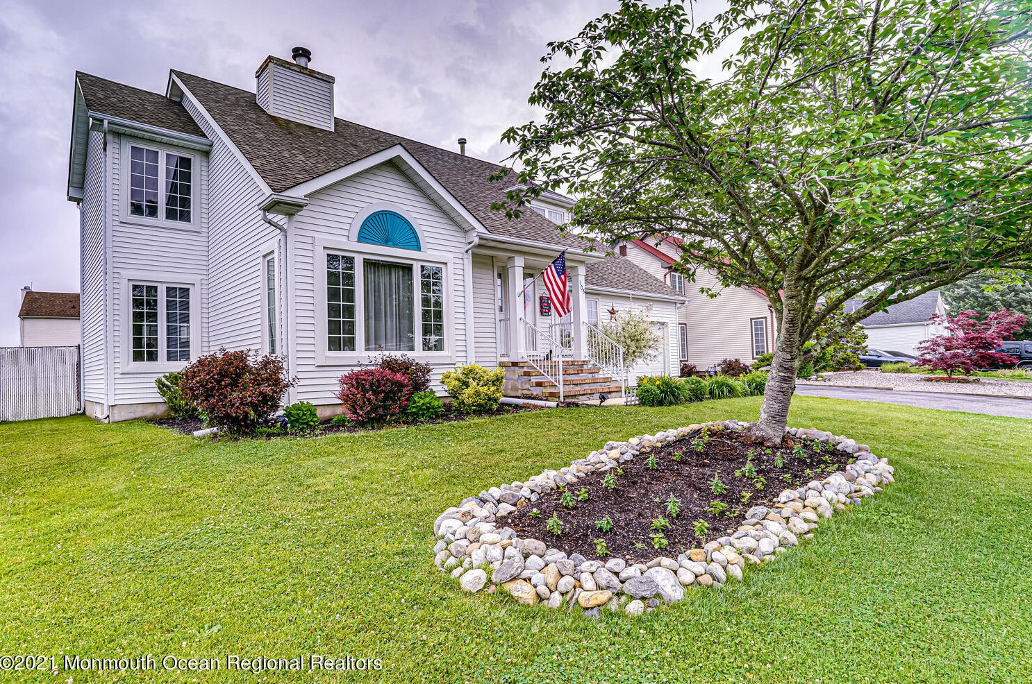 106 Oneida Lake Dr, Tuckerton, NJ 08087-3708