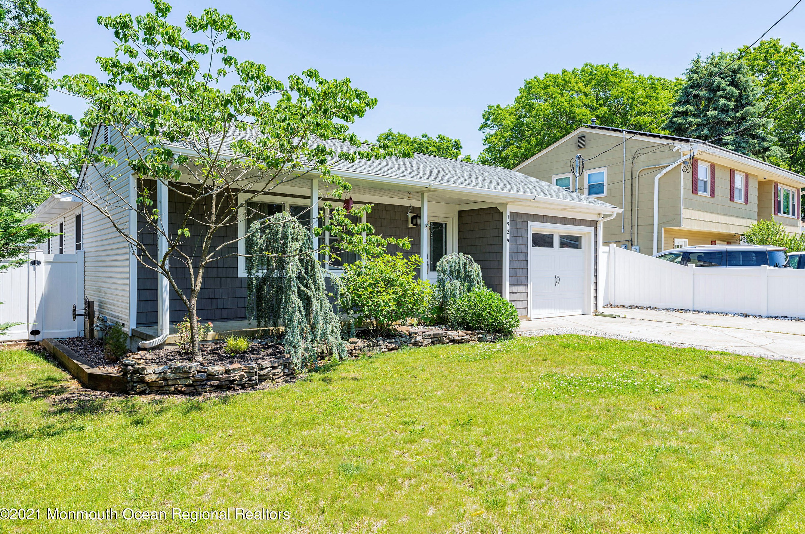 1924 Ravenwood Dr, Toms River, NJ 08753-4538