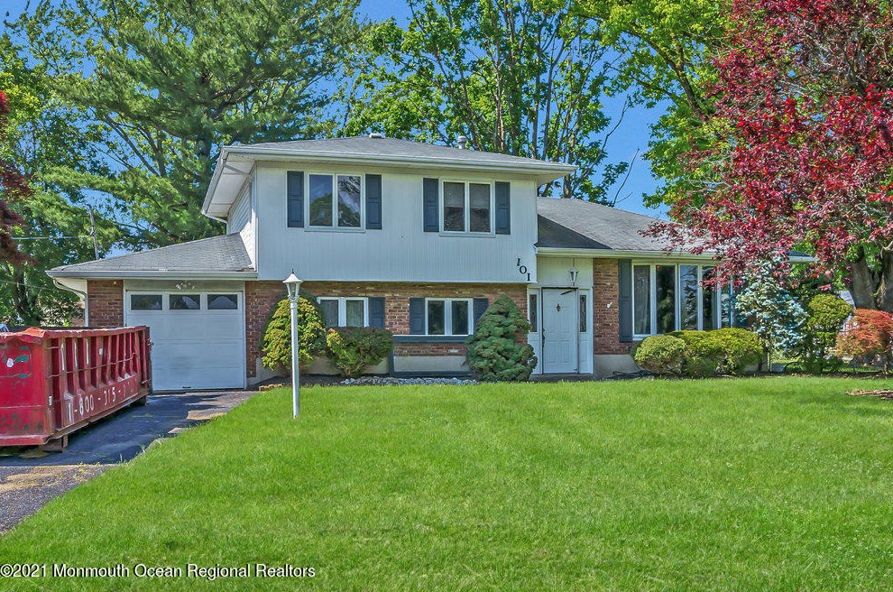 101 Wynnewood Ct, East Freehold, NJ 07728