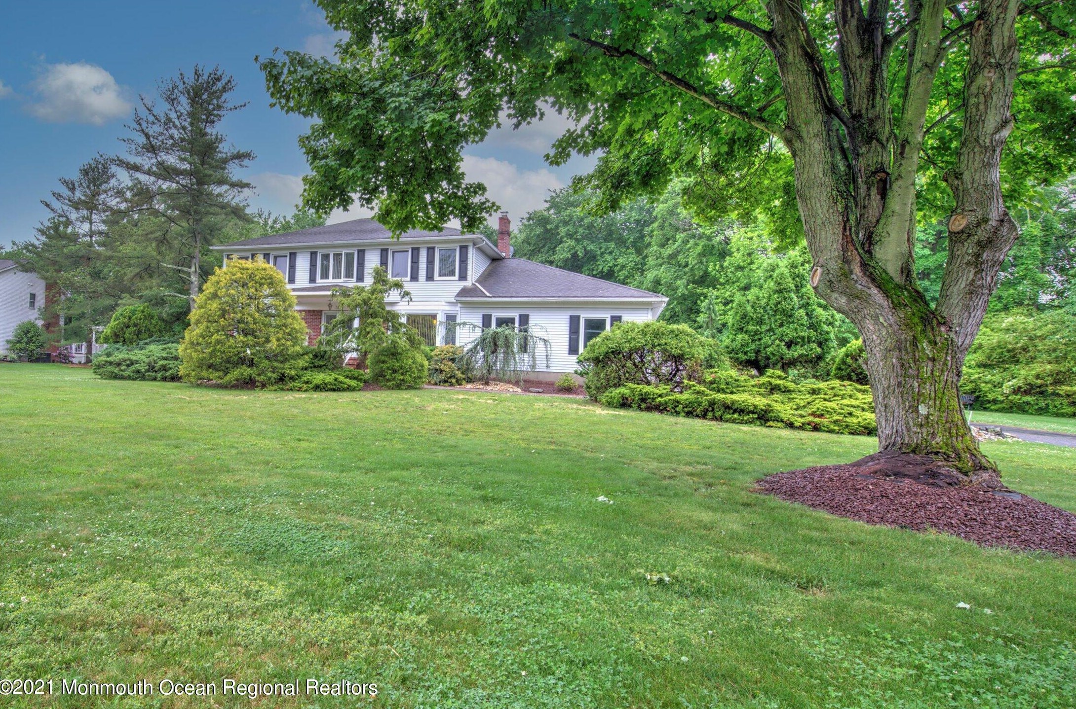 30 Princeton Dr, Millstone Township, NJ 07726-3227
