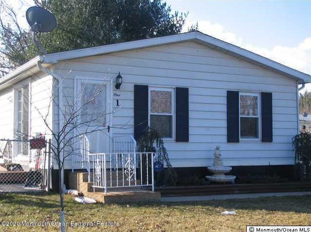 1 Fallow Dr, Millstone Township, NJ 07726-3817