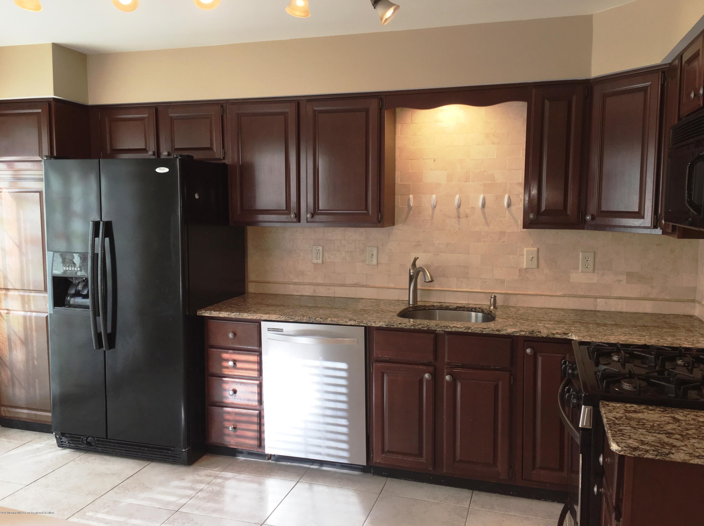 36 Fox Meadow Ln, Holmdel Village, NJ 07733