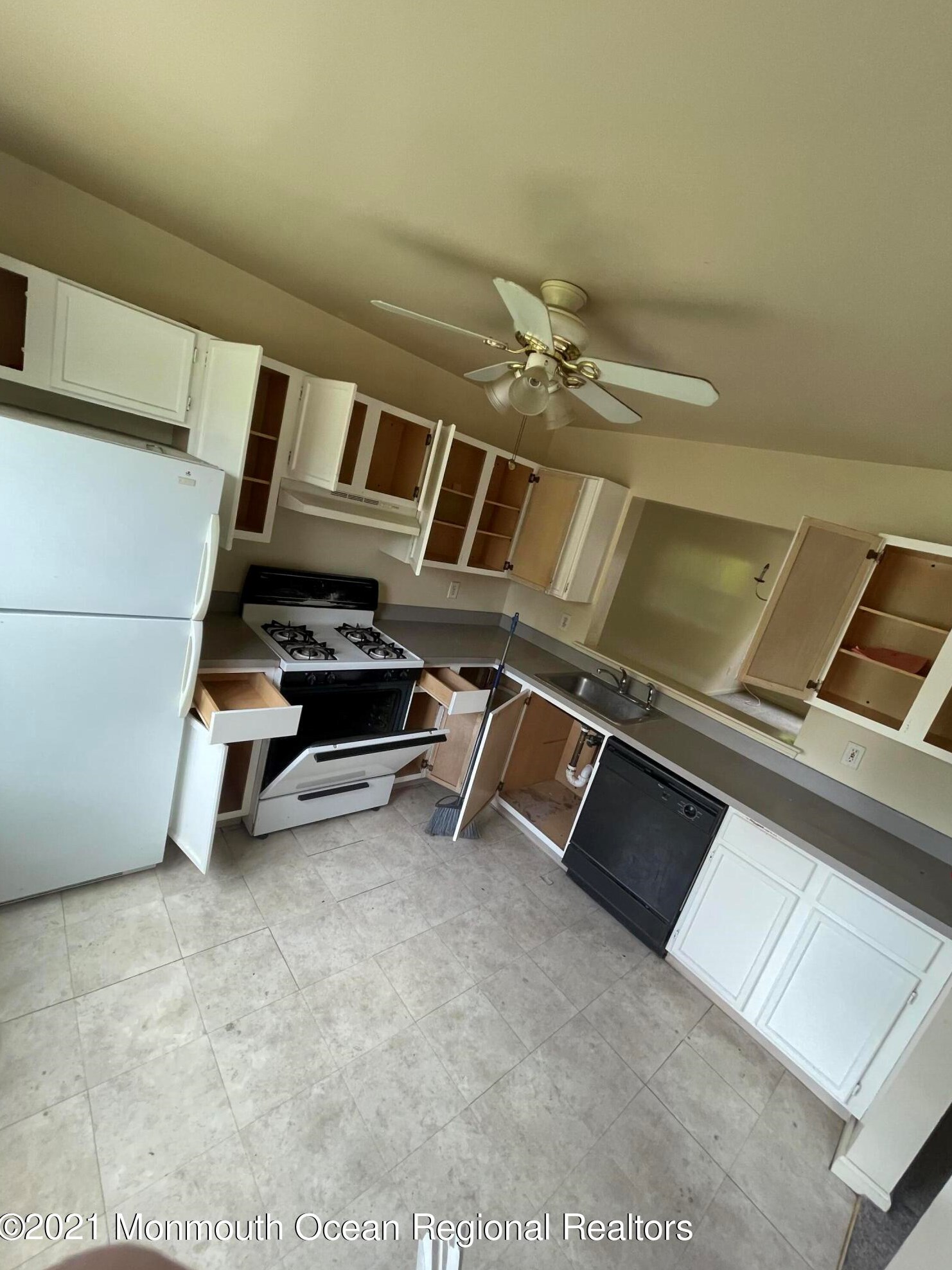 125 Sandpiper Ln, Berkeley Township, NJ 08721