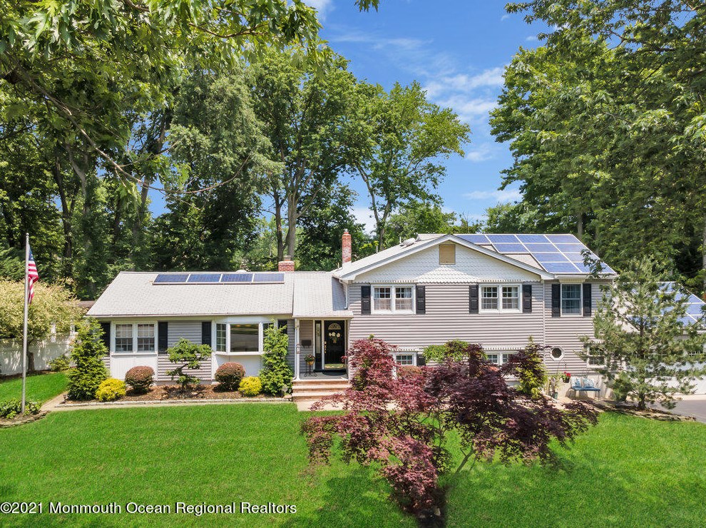7 Michele Dr, Middletown, NJ 07748