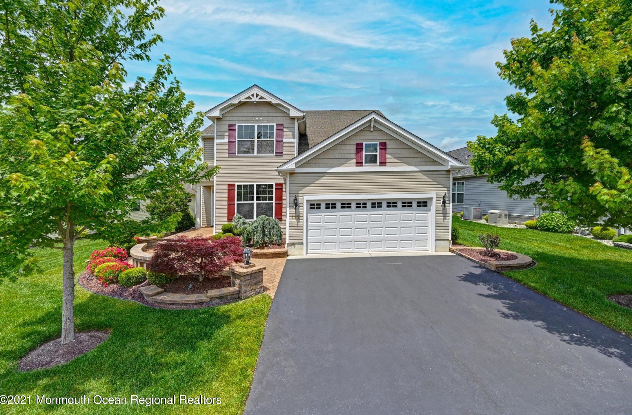 112 Wintergreen Dr, Millstone Township, NJ 07726-6010