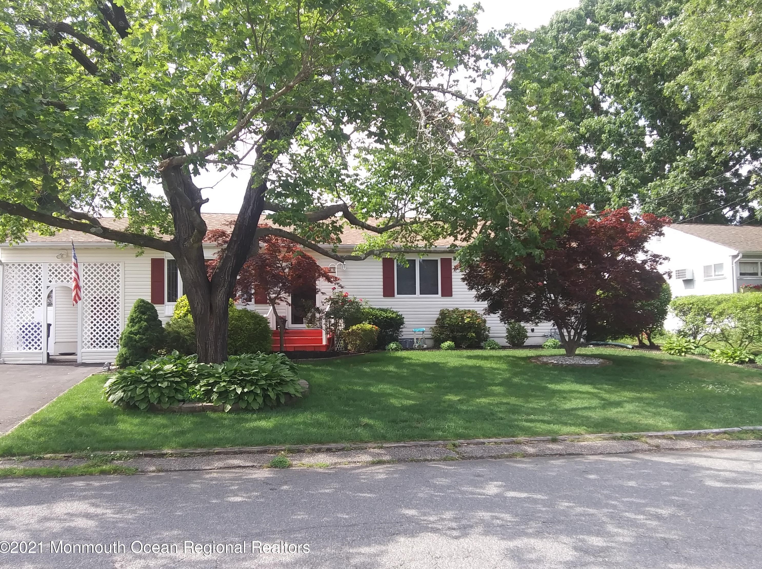 89 Meridian Dr, Bricktown, NJ 08724