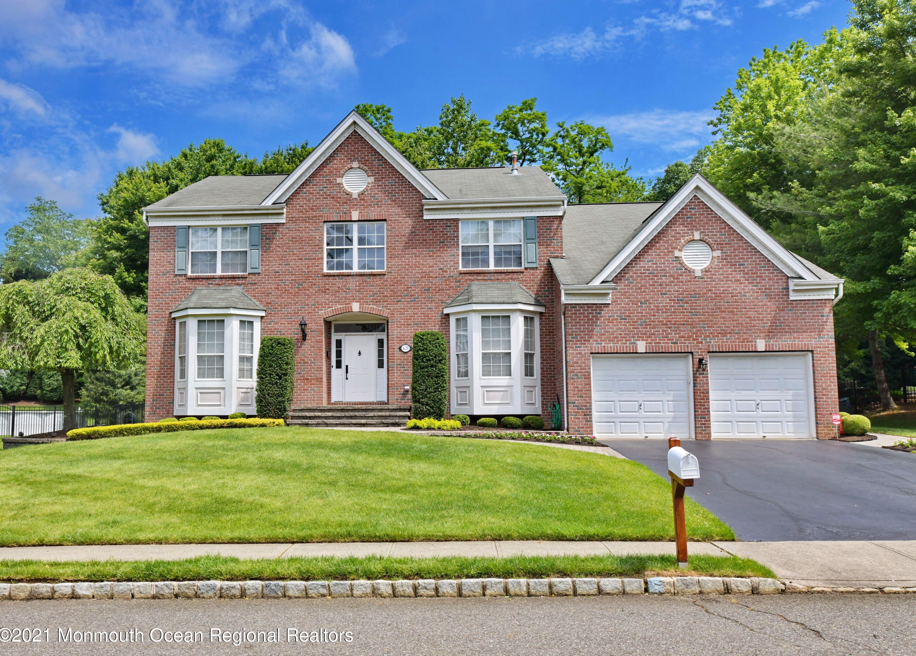 621 Vale Dr, Morganville, NJ 07751