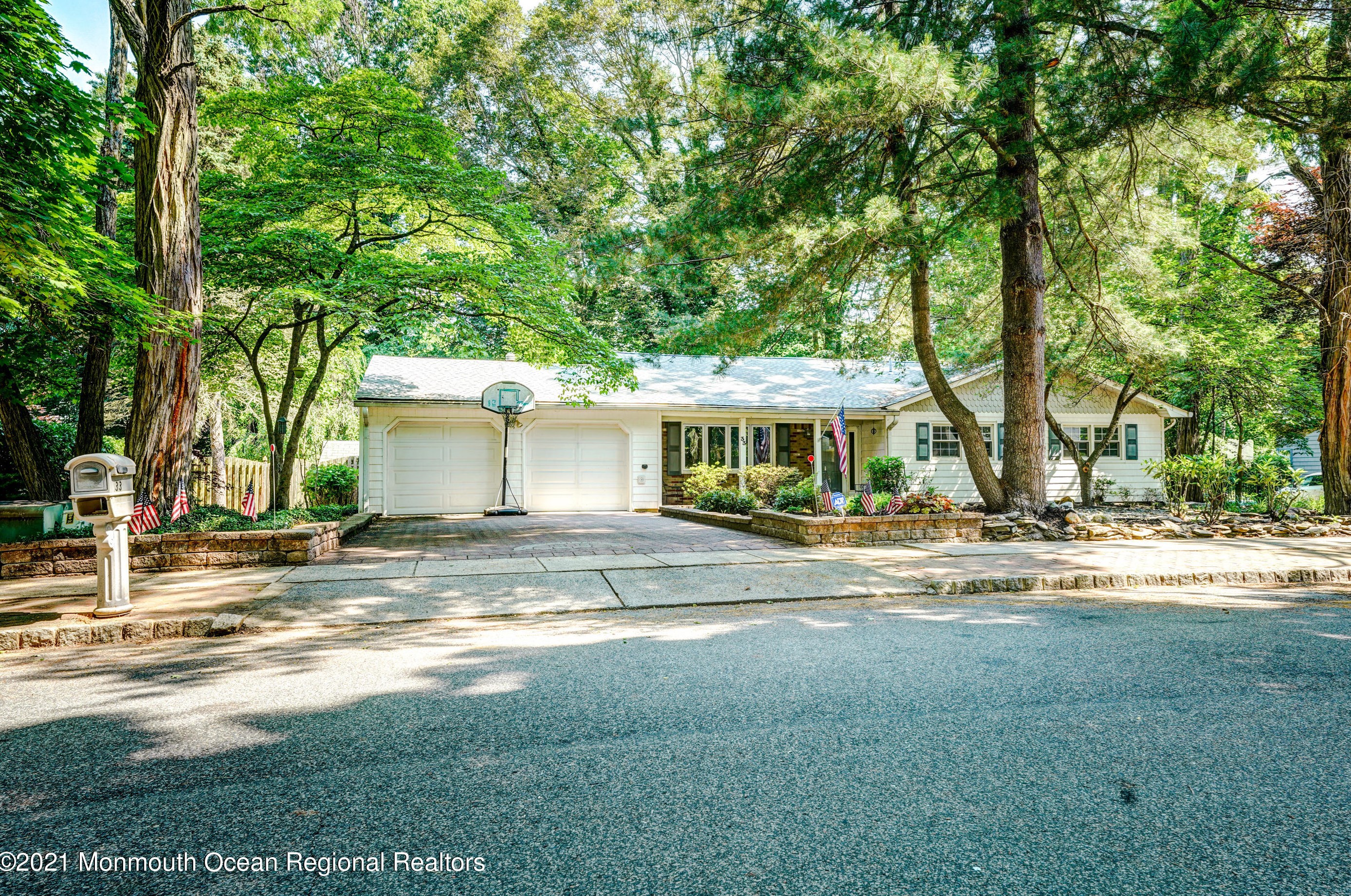 33 Sandburg Dr #2, Upper Freehold, NJ 08501
