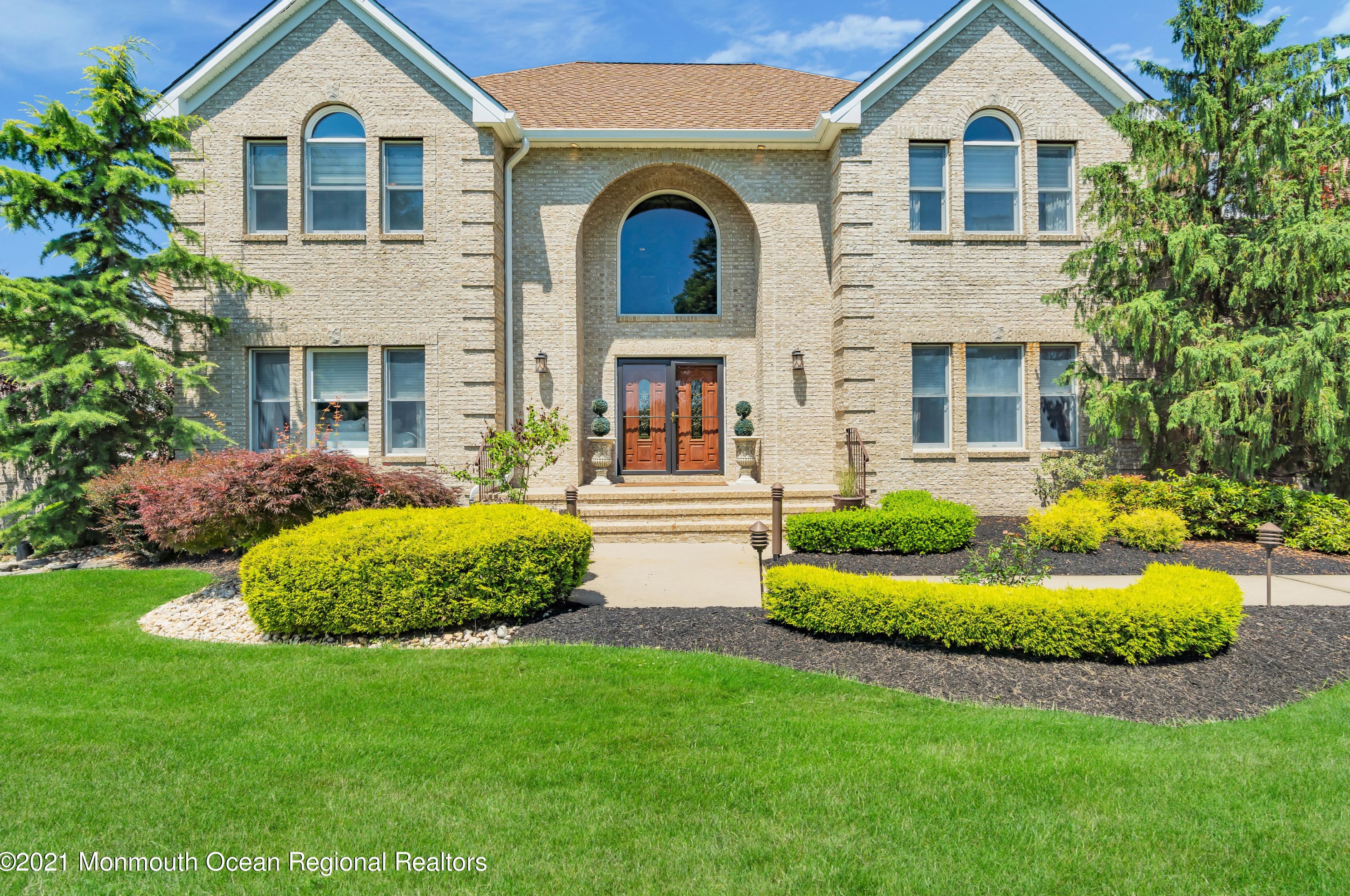 9 Randall Dr, Millstone Township, NJ 07726-8864