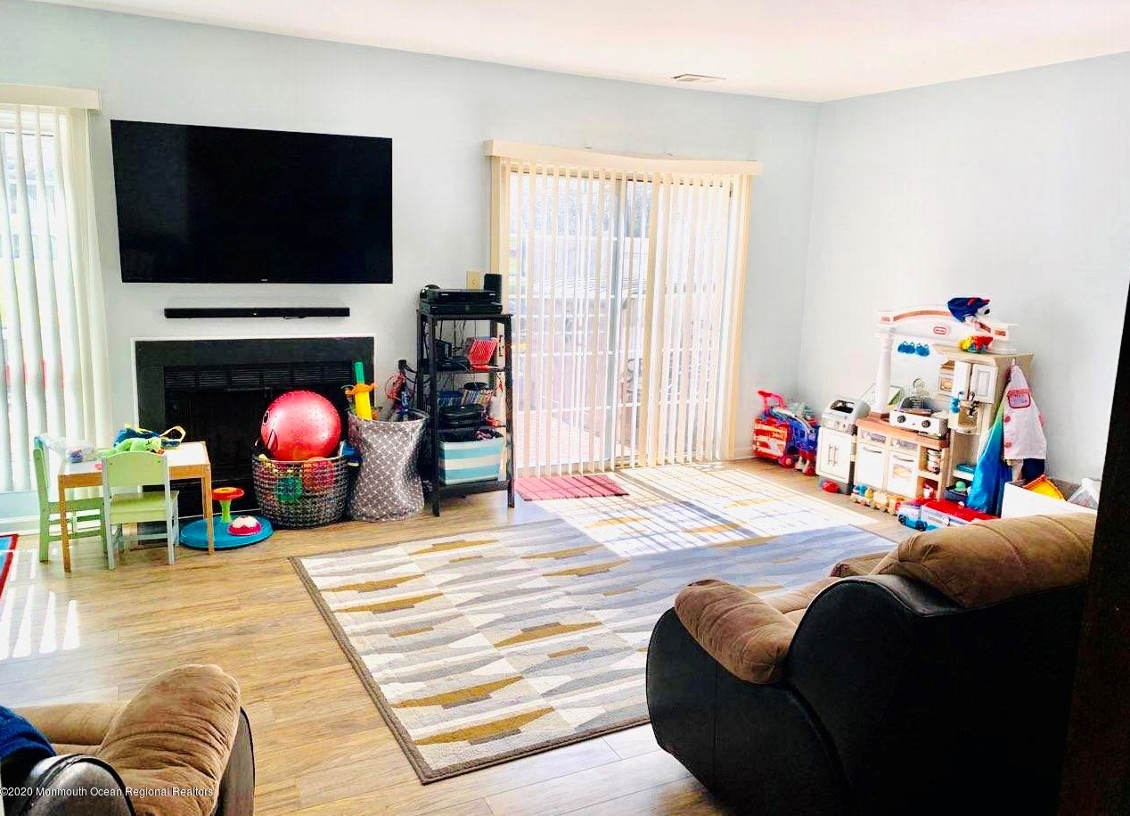 130 Radcliff Pl, Morganville, NJ 07751