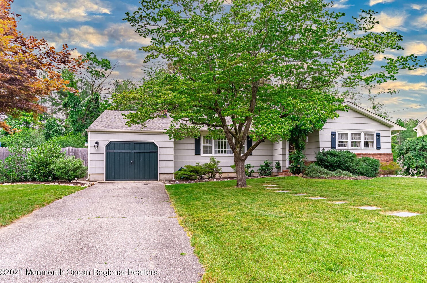 25 Camelot Dr, Toms River, NJ 08755-6409