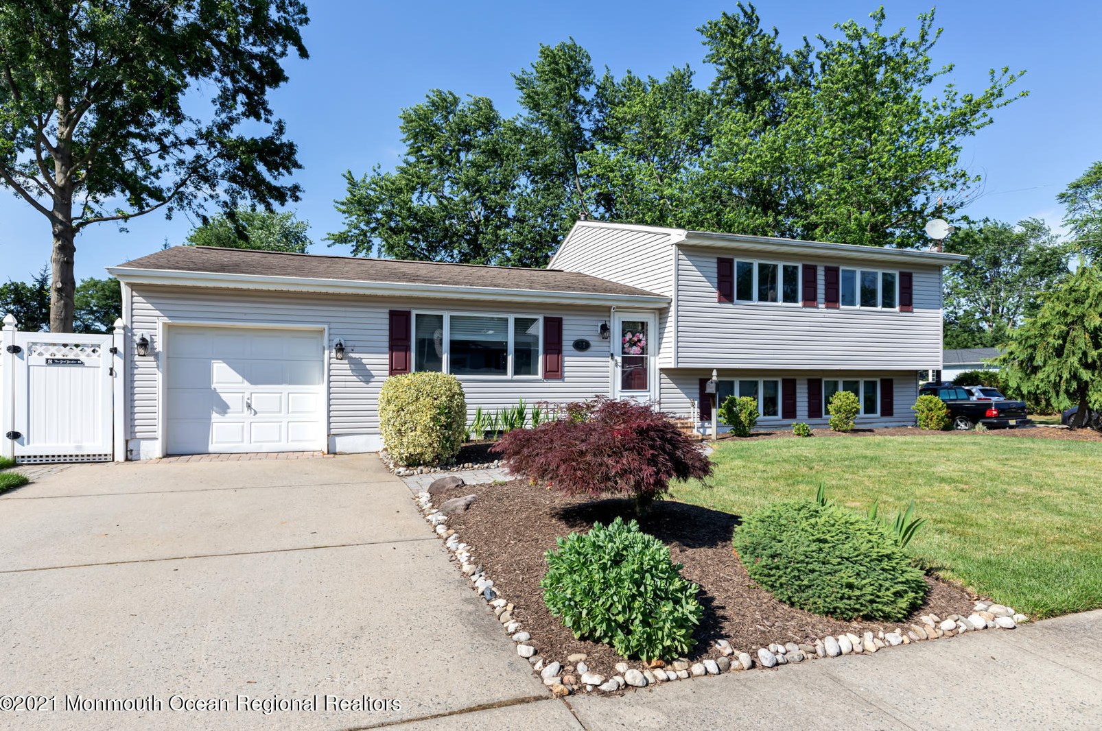 32 Annapolis Dr, Hazlet, NJ 07730