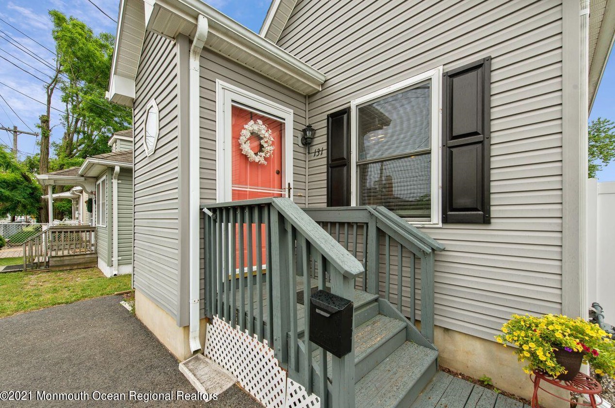 131 Bray Ave, Middletown, NJ 07748