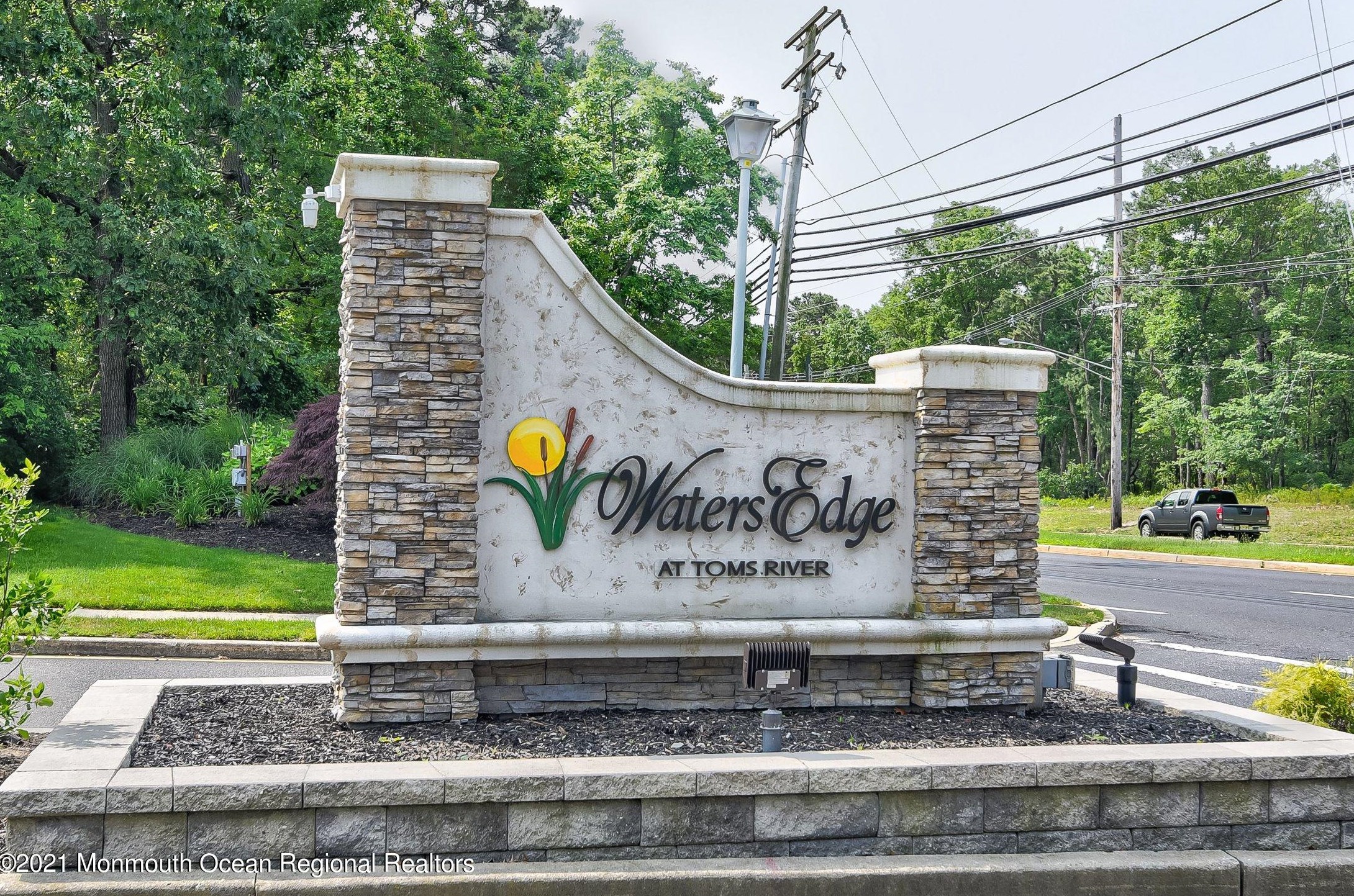 1113 Waters Edge Dr, Toms River, NJ 08753-2600
