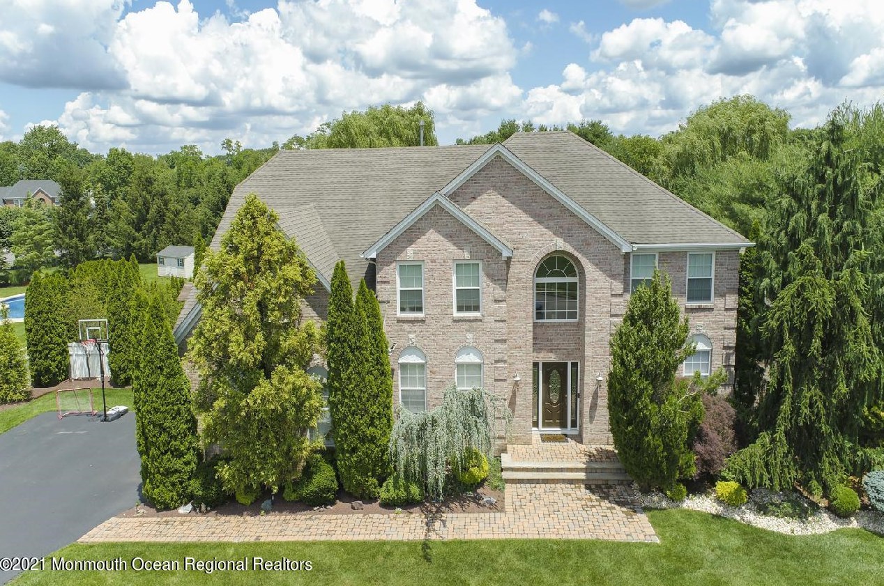 100 Manfre Ct, East Freehold, NJ 07728