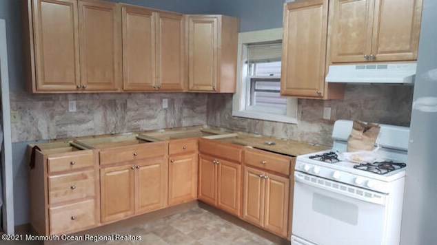 36 10th Street W, Bayonne, NJ 07002