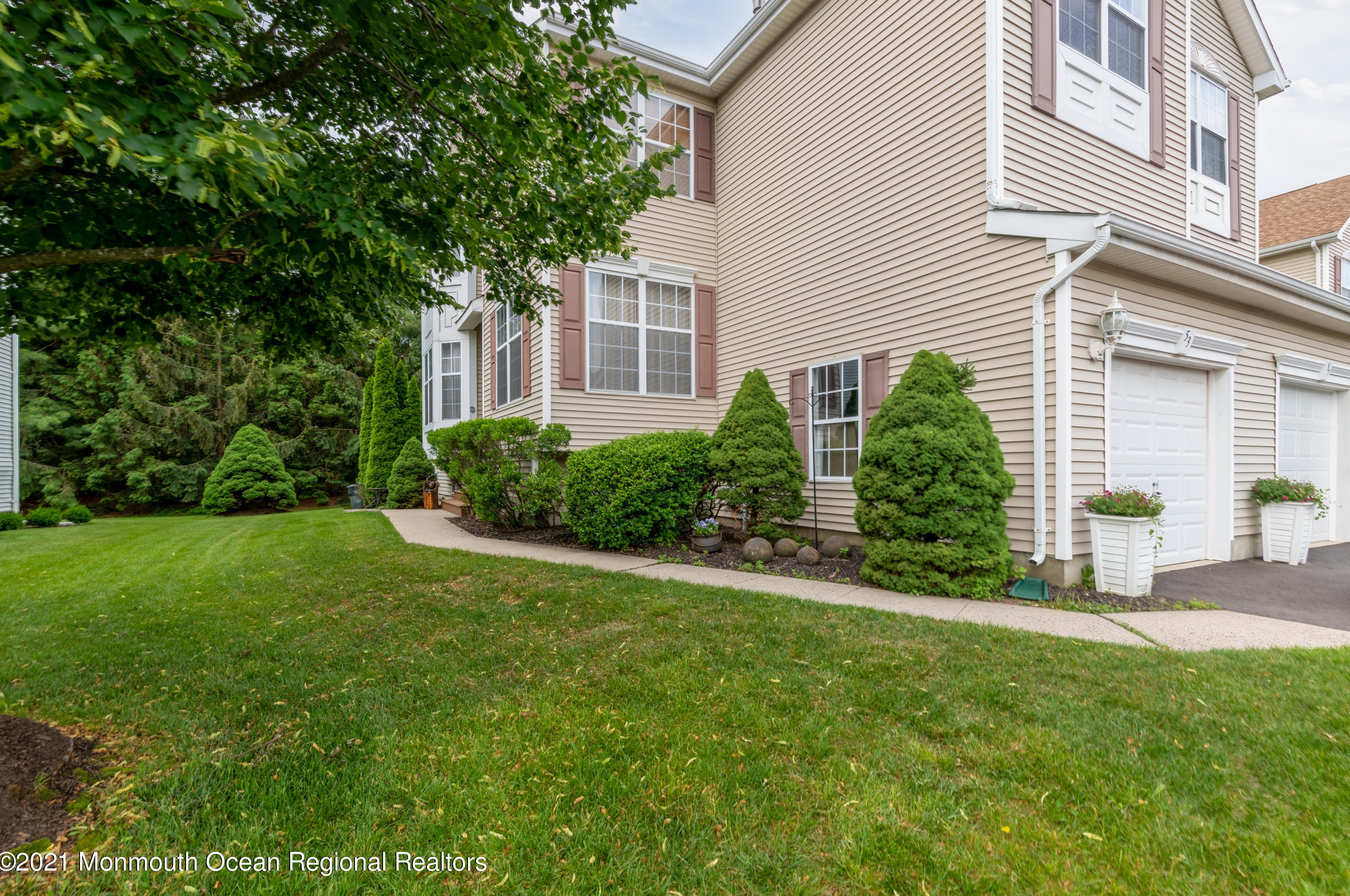 53 Cheyenne St, Tinton Falls, NJ 07712