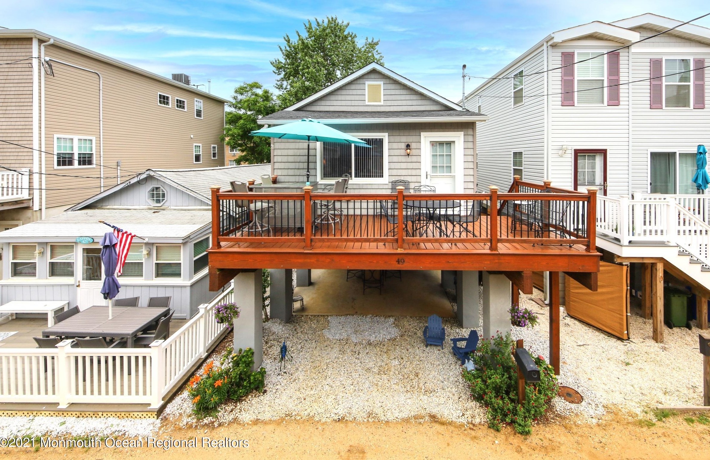 49 Gravelly Point Rd, Monmouth Hills, NJ 07732