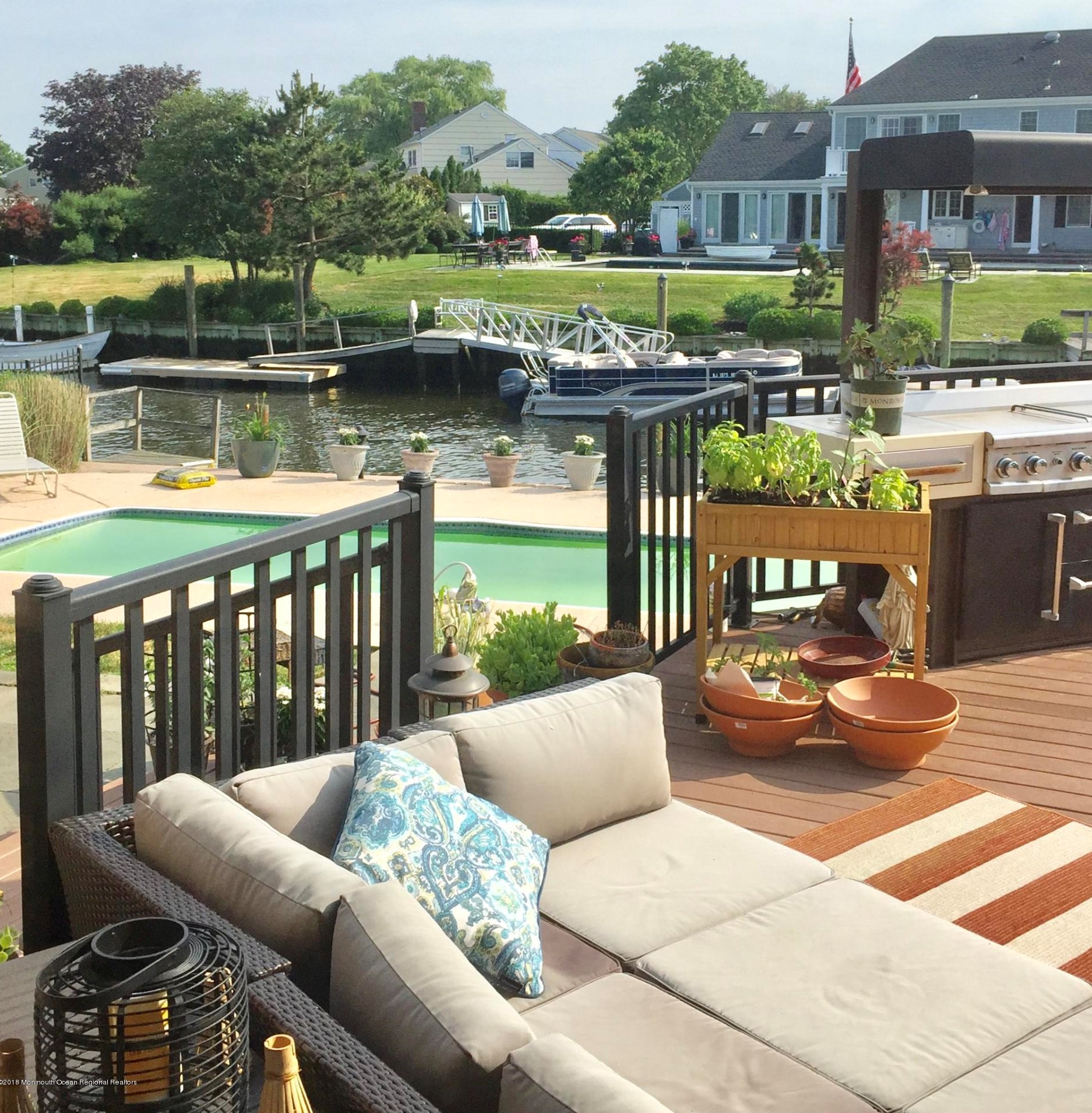 19 Gull Point Rd, Monmouth Beach, NJ 07750
