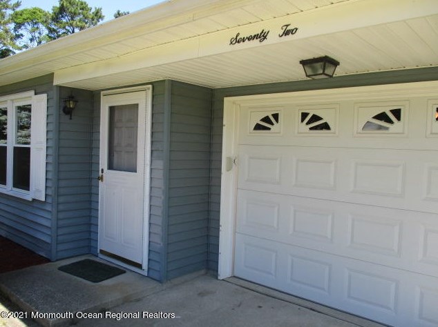 72 Meadowbrook Rd, Bricktown, NJ 08723