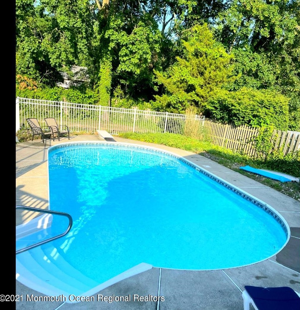 35 Monroe St, Tinton Falls, NJ 07701