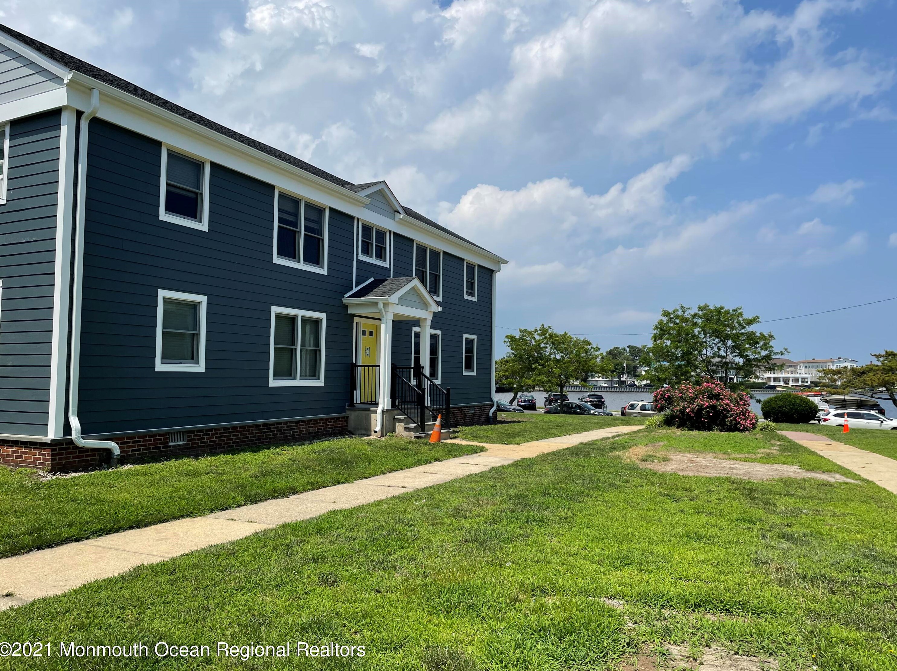 306 Deal Lake Dr #48, Tinton Falls, NJ