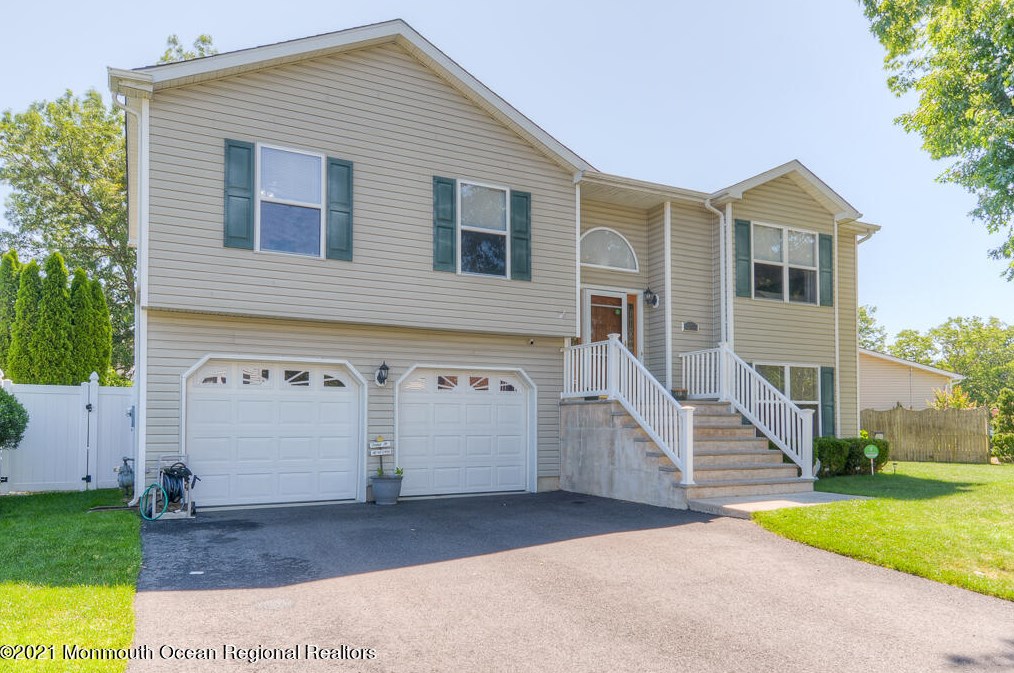 25 Jacob Dr, Wall Township, NJ 07731-3510