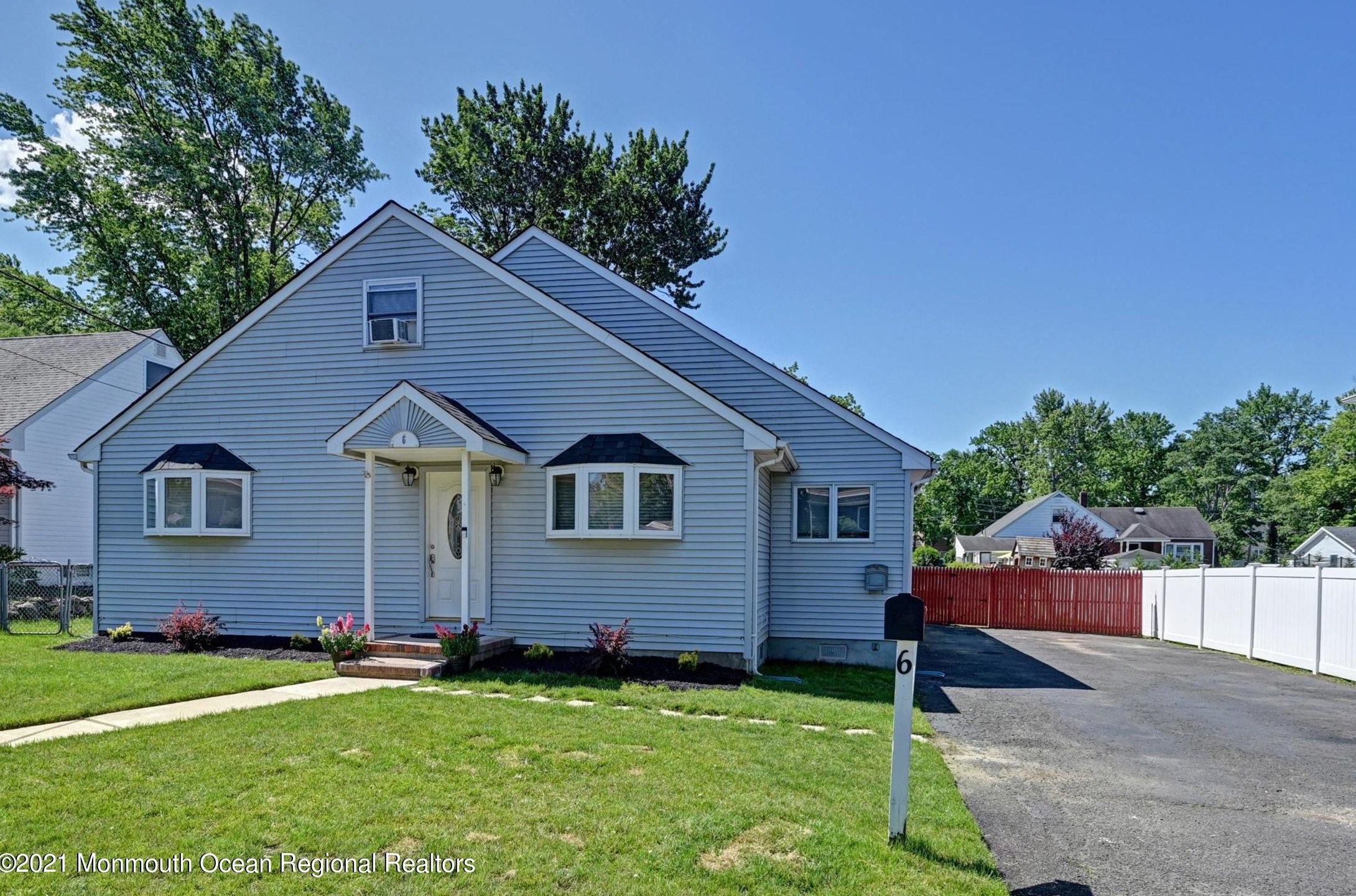 6 6th St, Matawan, NJ 07747-2320