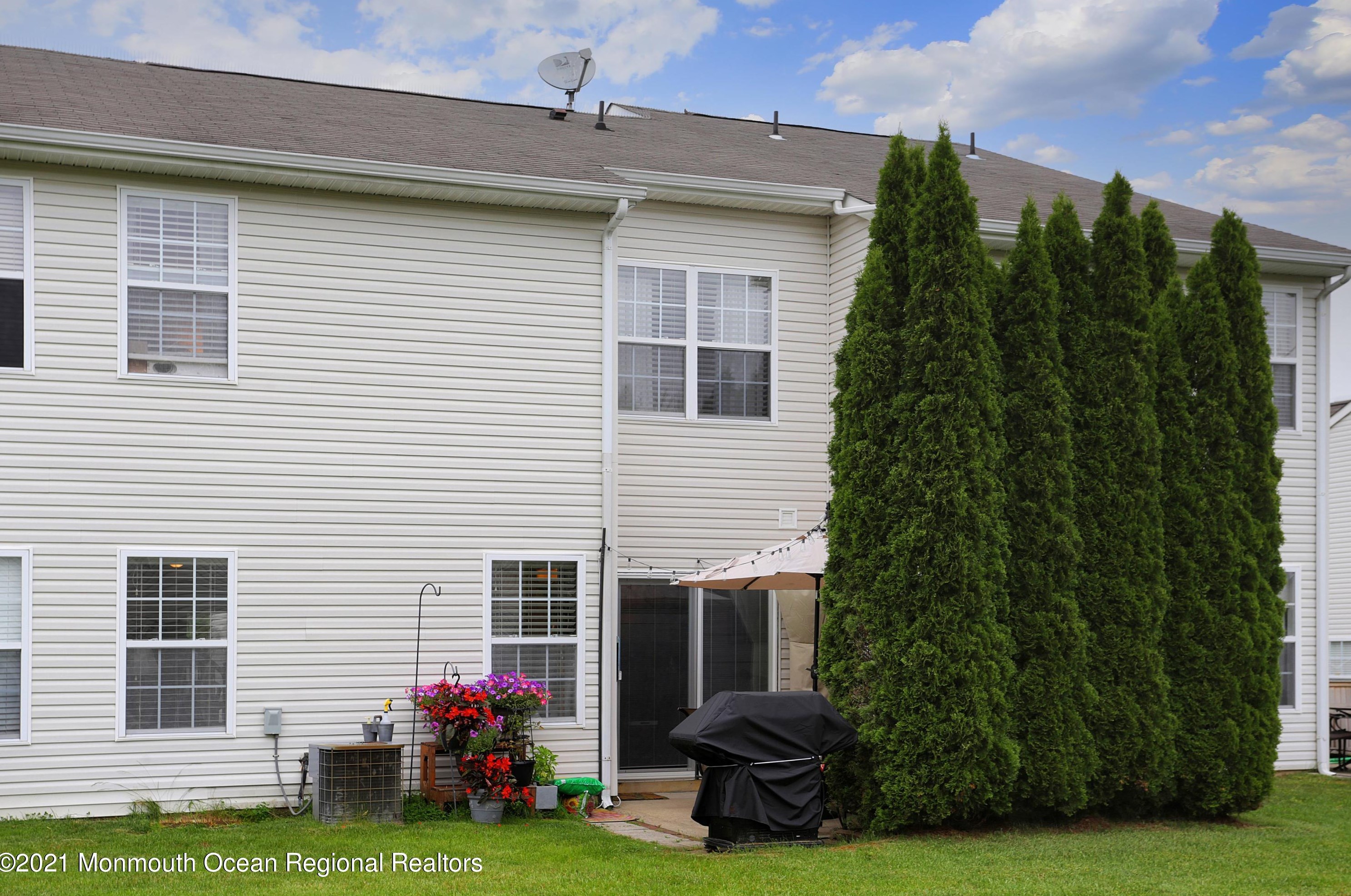 45 Hawthorne Dr, Wall Township NJ  07753-7585 exterior