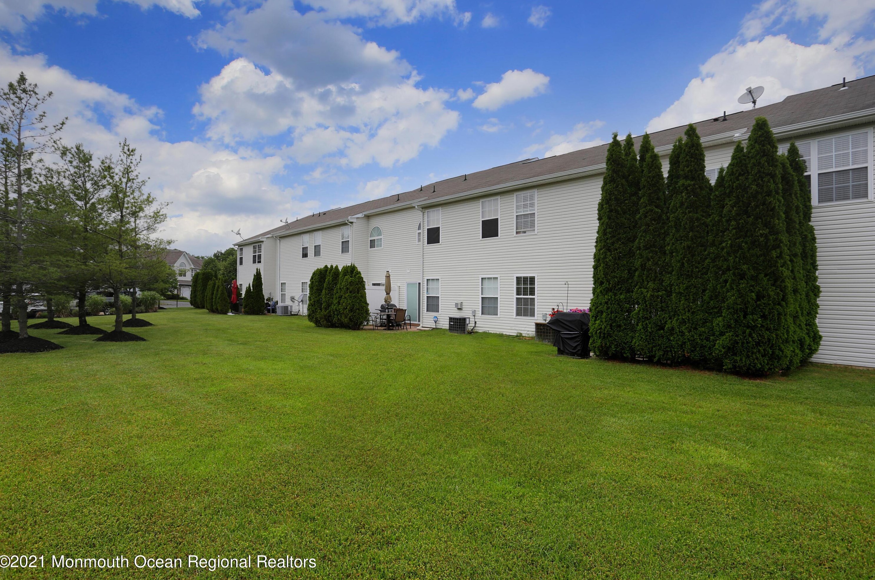 45 Hawthorne Dr, Wall Township NJ  07753-7585 exterior