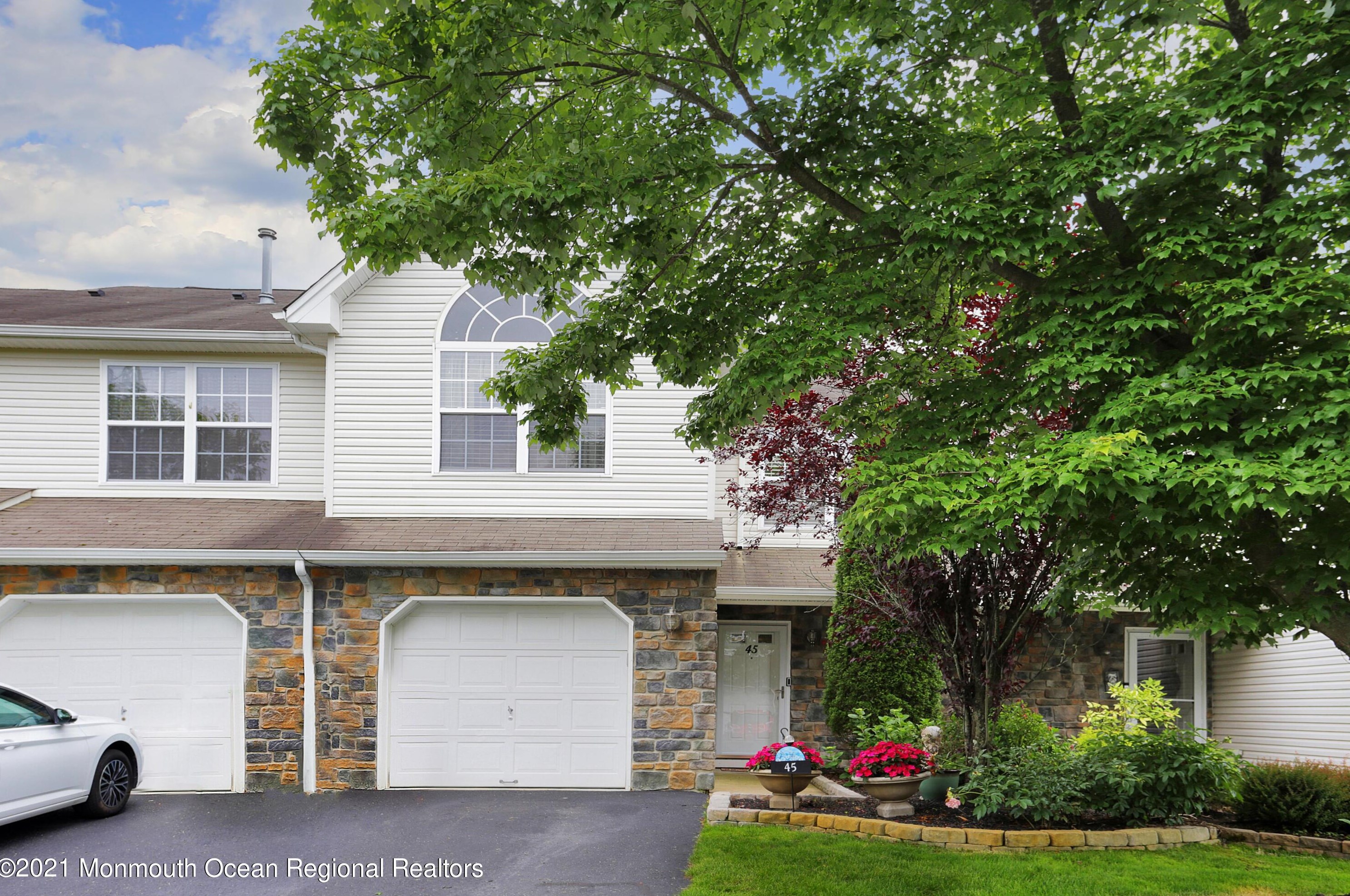 45 Hawthorne Dr, Wall Township, NJ 07753