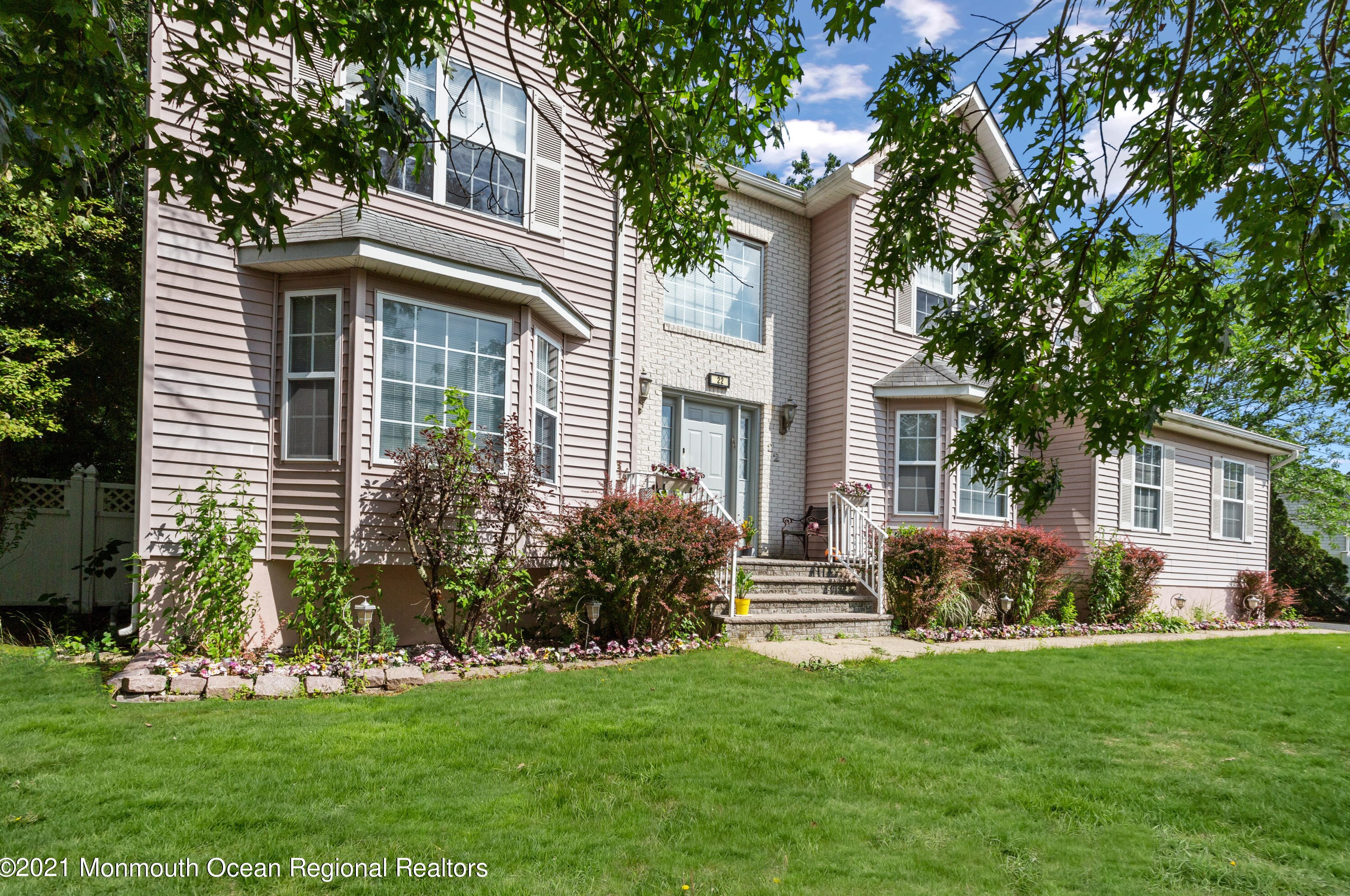 22 Isabella Dr, Lakewood, NJ 08701