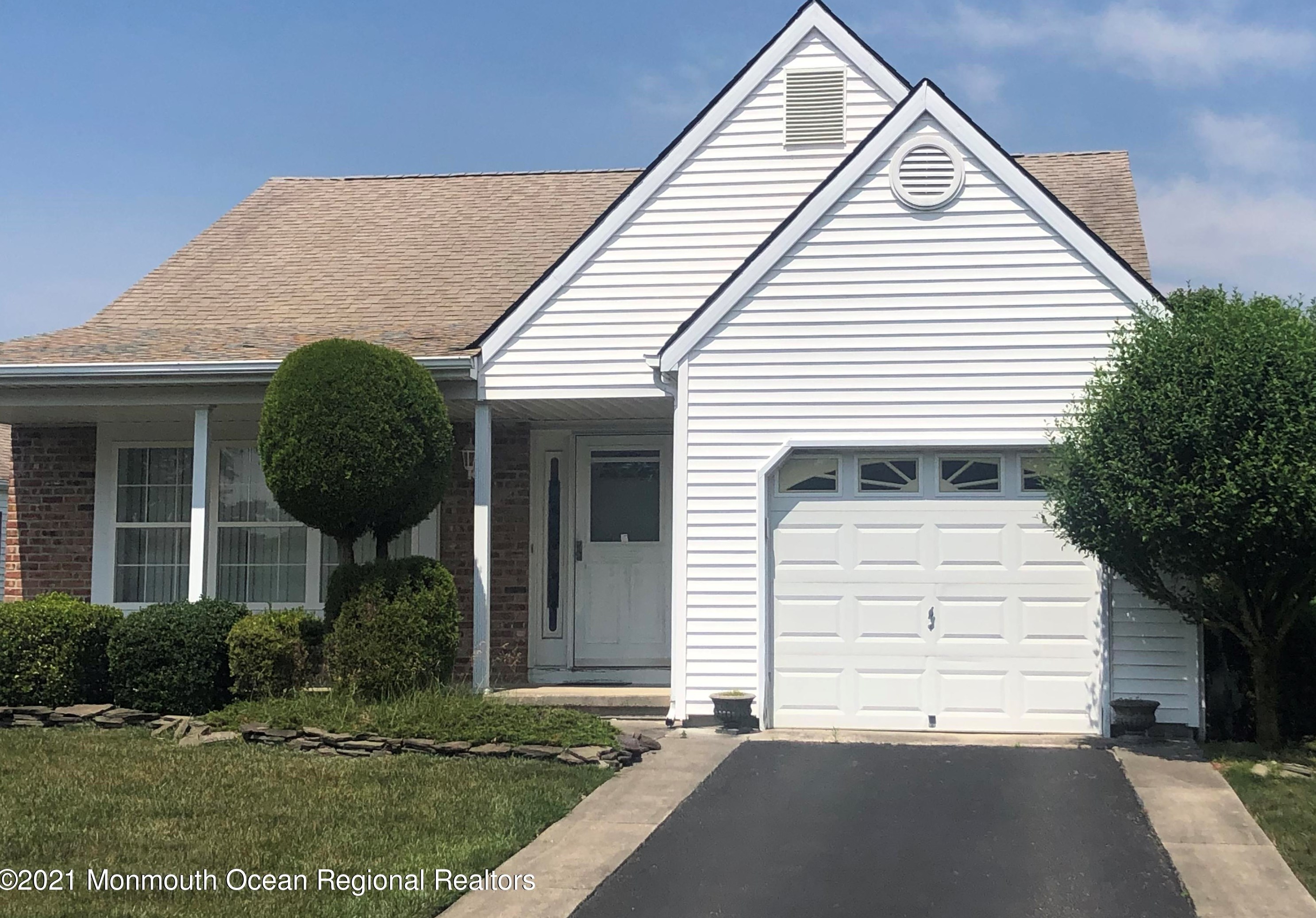 167 Canterbury Ln, Toms River, NJ 08757-6580