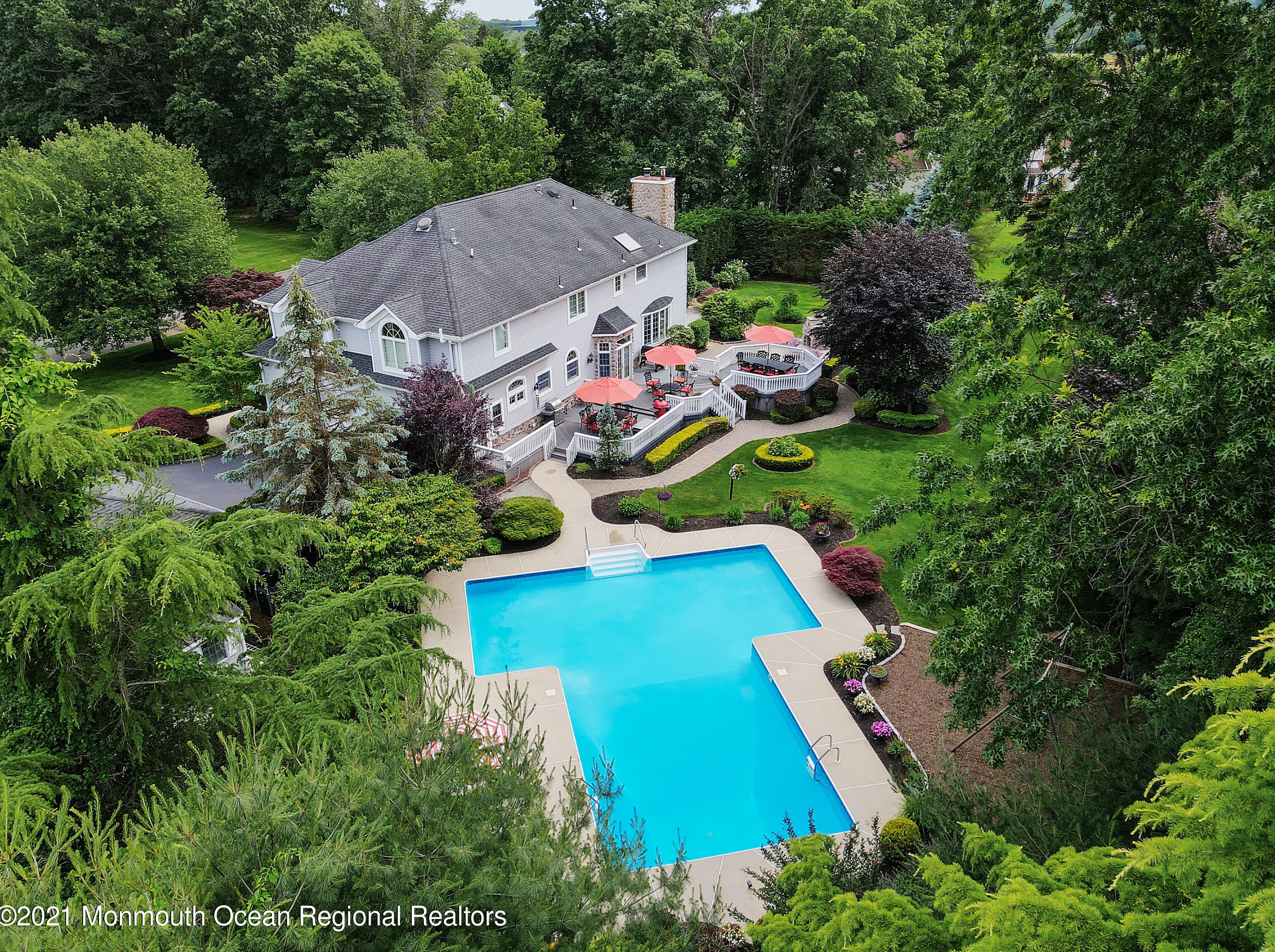 15 Falcon Ridge Cir, Holmdel Village, NJ 07733