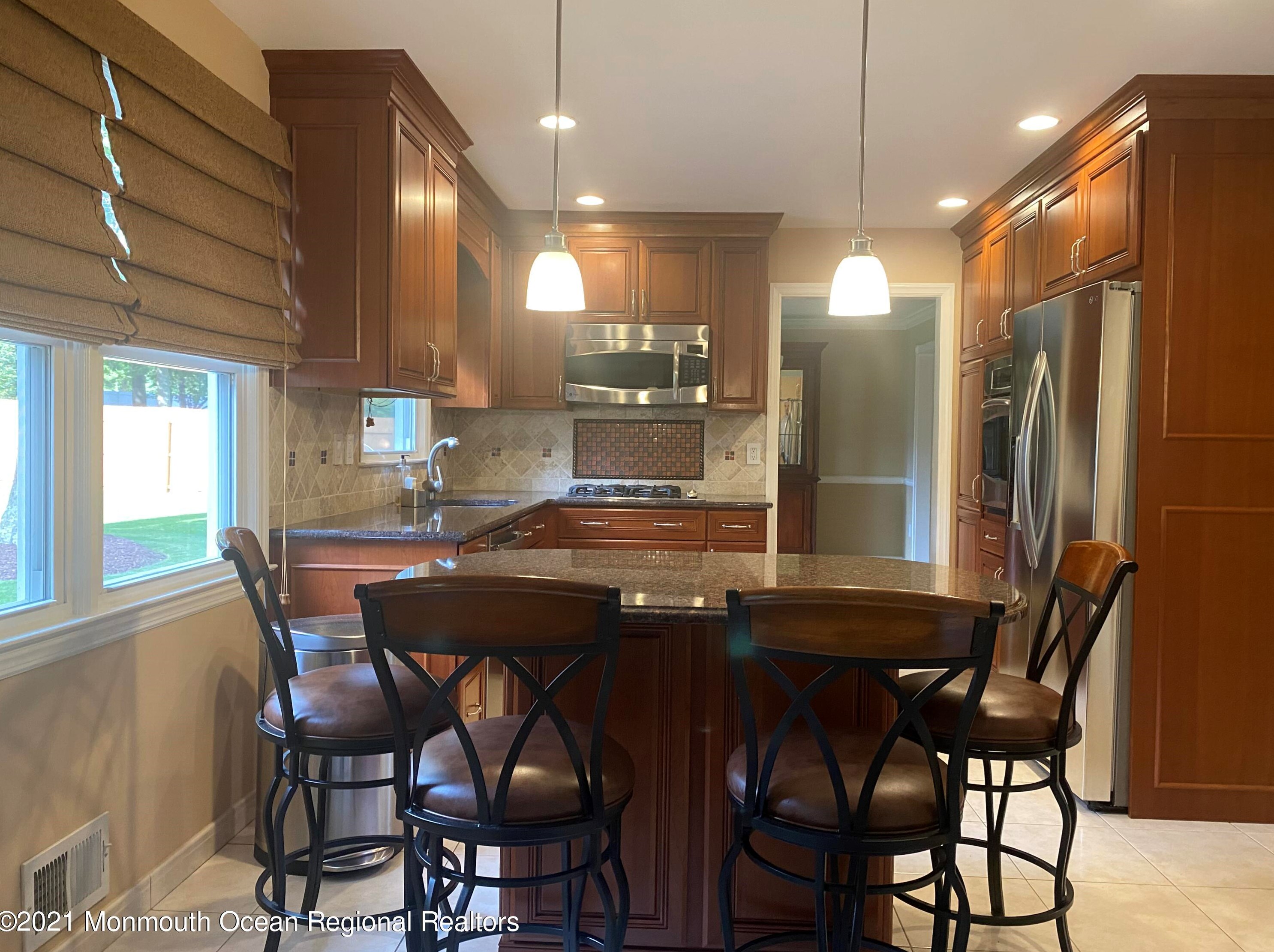 23 Rozlyn Ct, Tinton Falls, NJ 07724