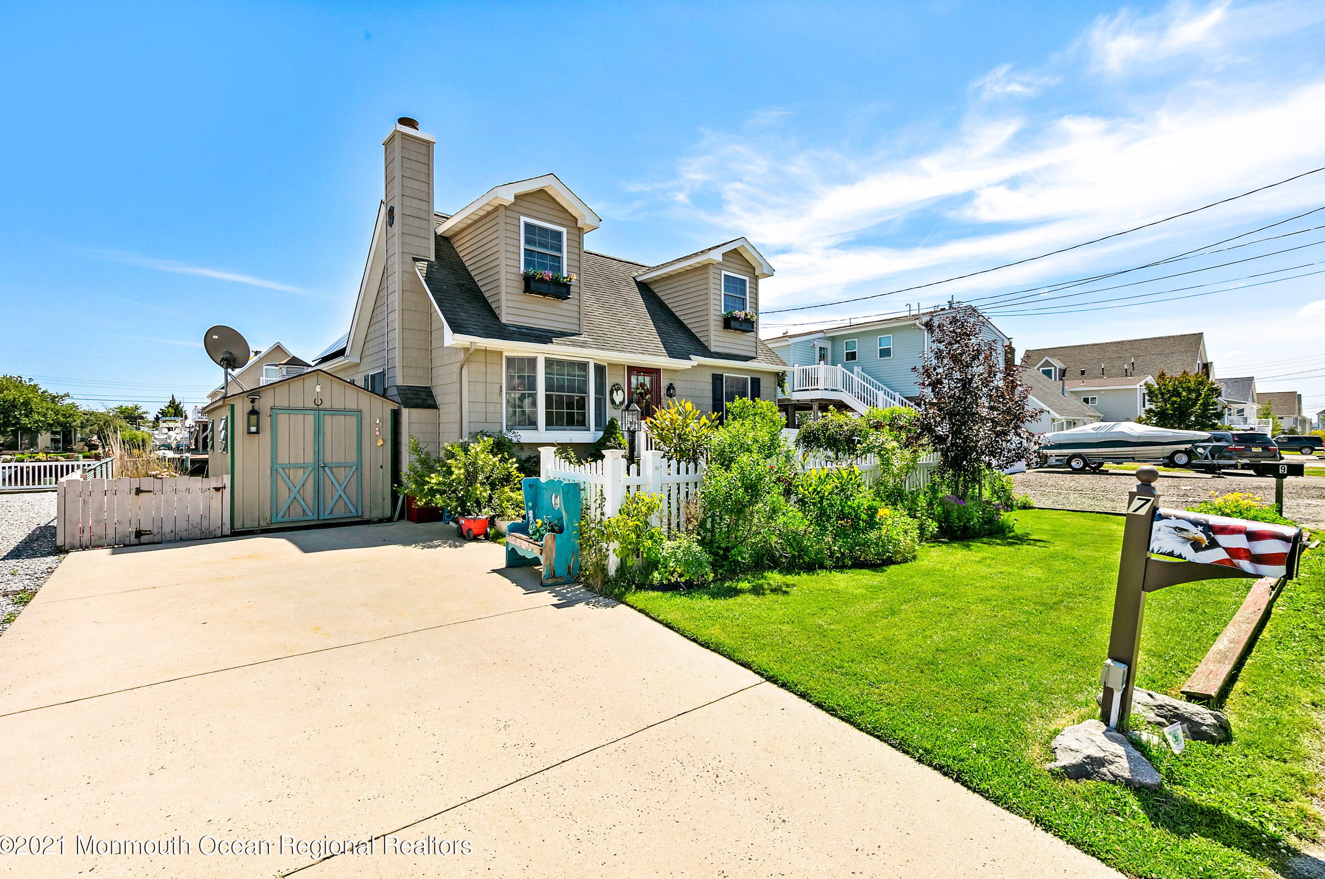 7 Boat Dr, Tuckerton, NJ 08087-1615