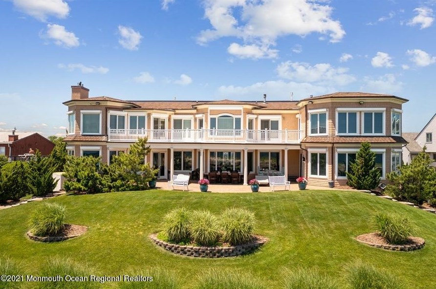 11 Ocean Ave, Monmouth Beach, NJ 07750-1423