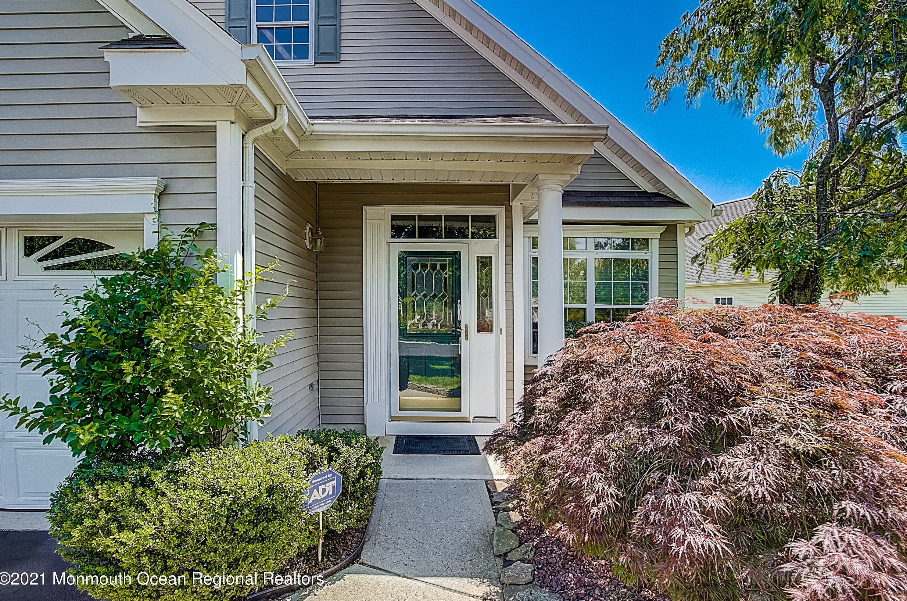 10 Hyacinth Ct, Holmdel Village, NJ 07733