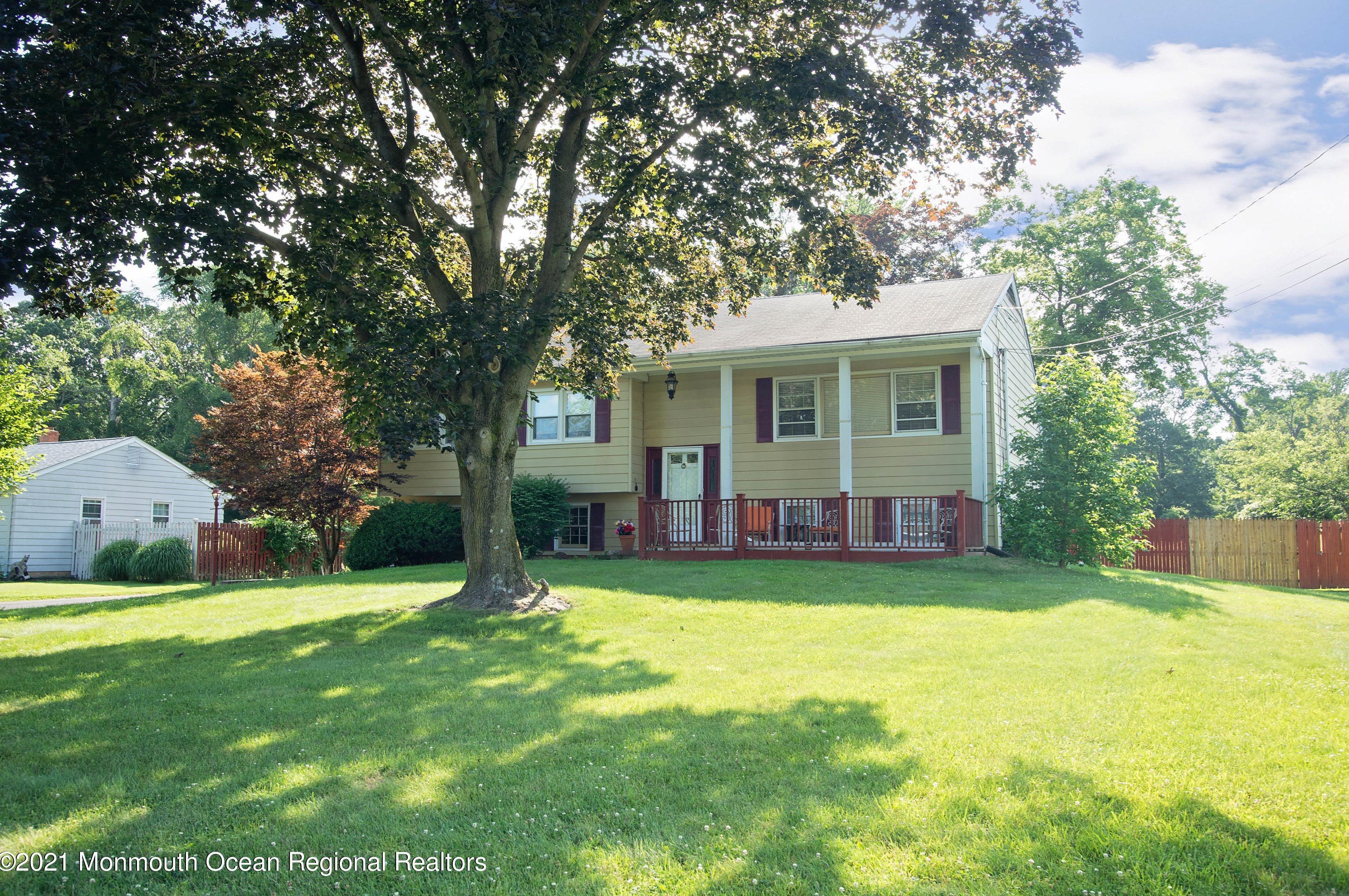 10 Glenmore Rd, East Freehold, NJ 07728