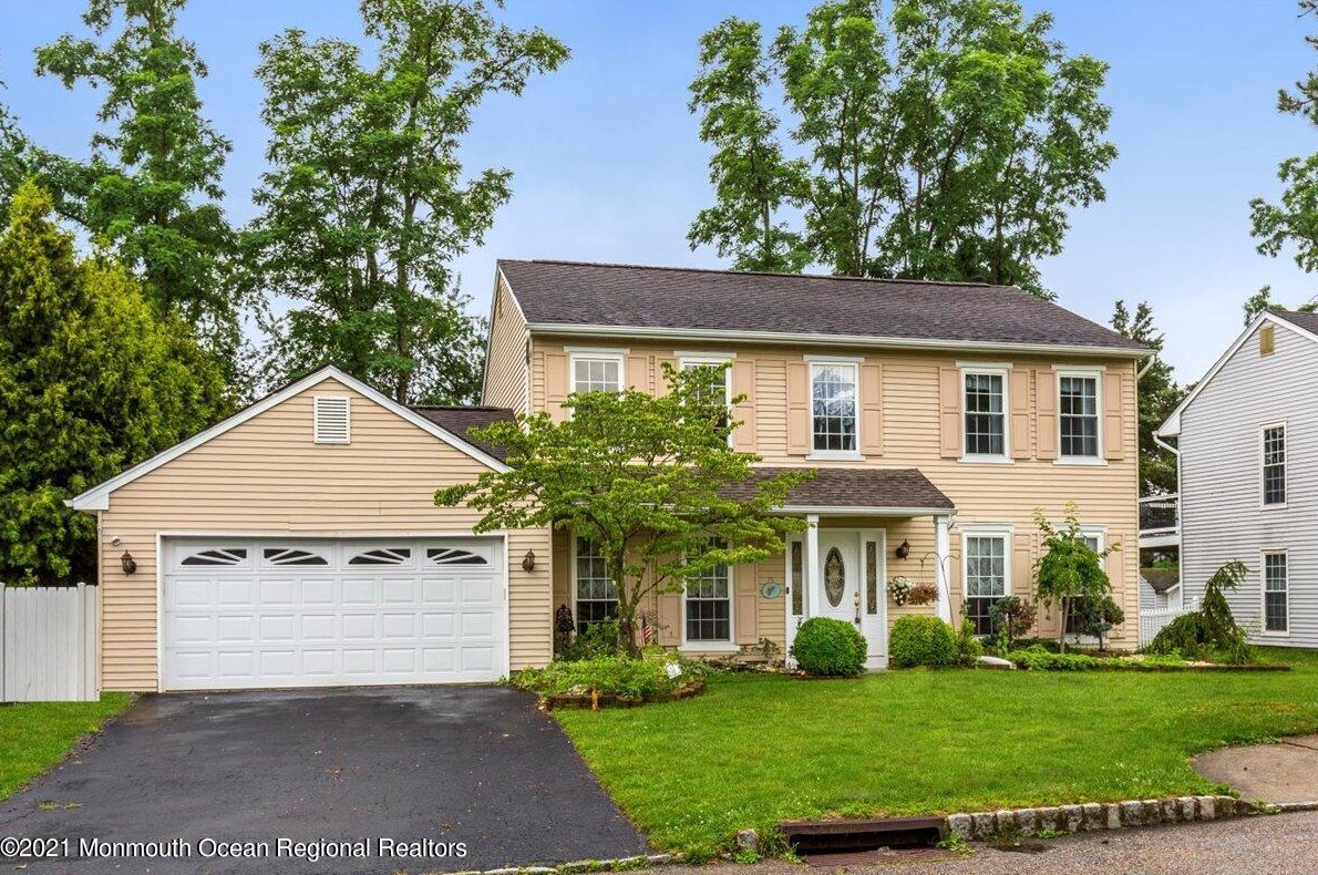 14 Marc Dr, Wall Township, NJ 07731-1547