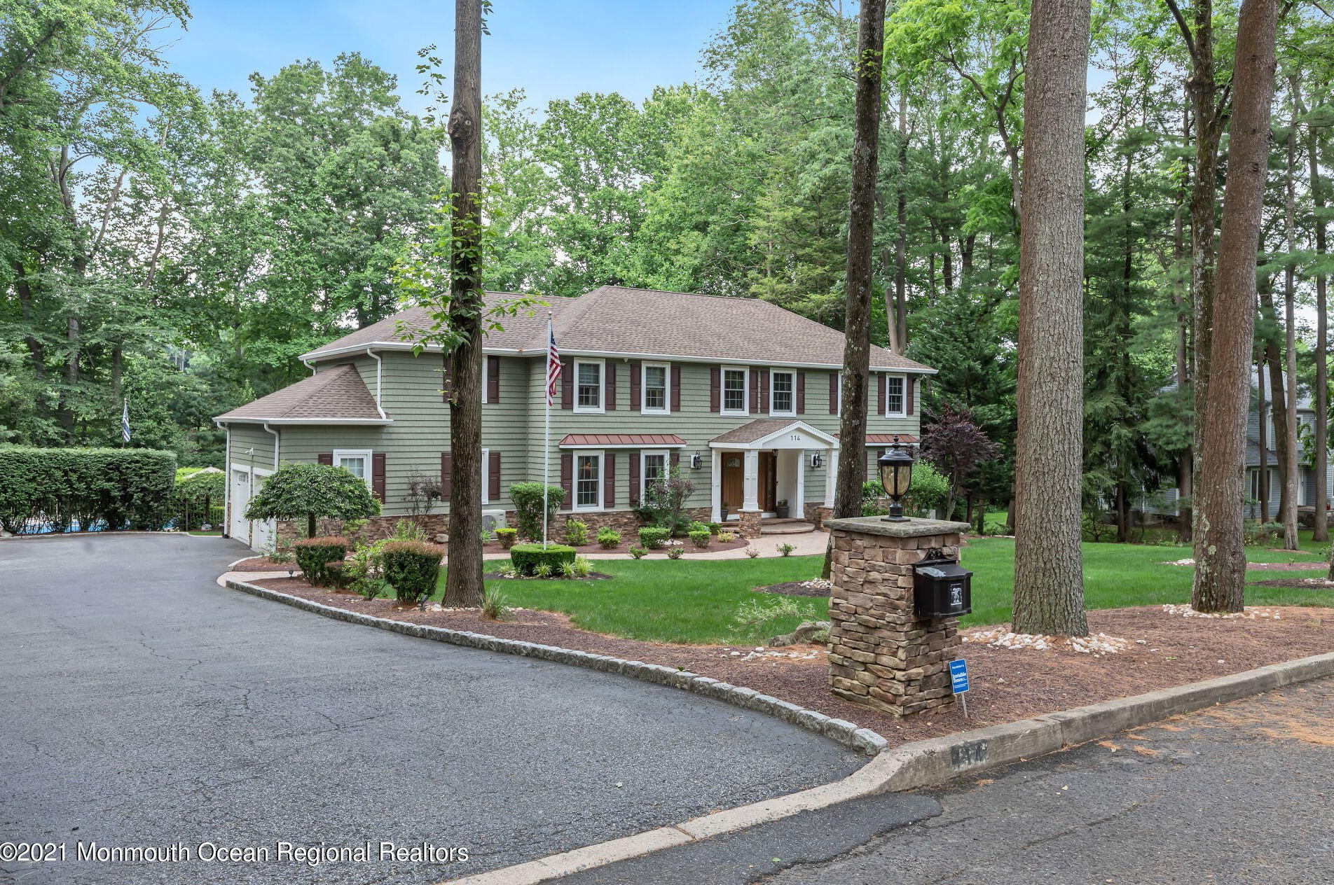 114 Willow Grove Dr, Lincroft, NJ 07738
