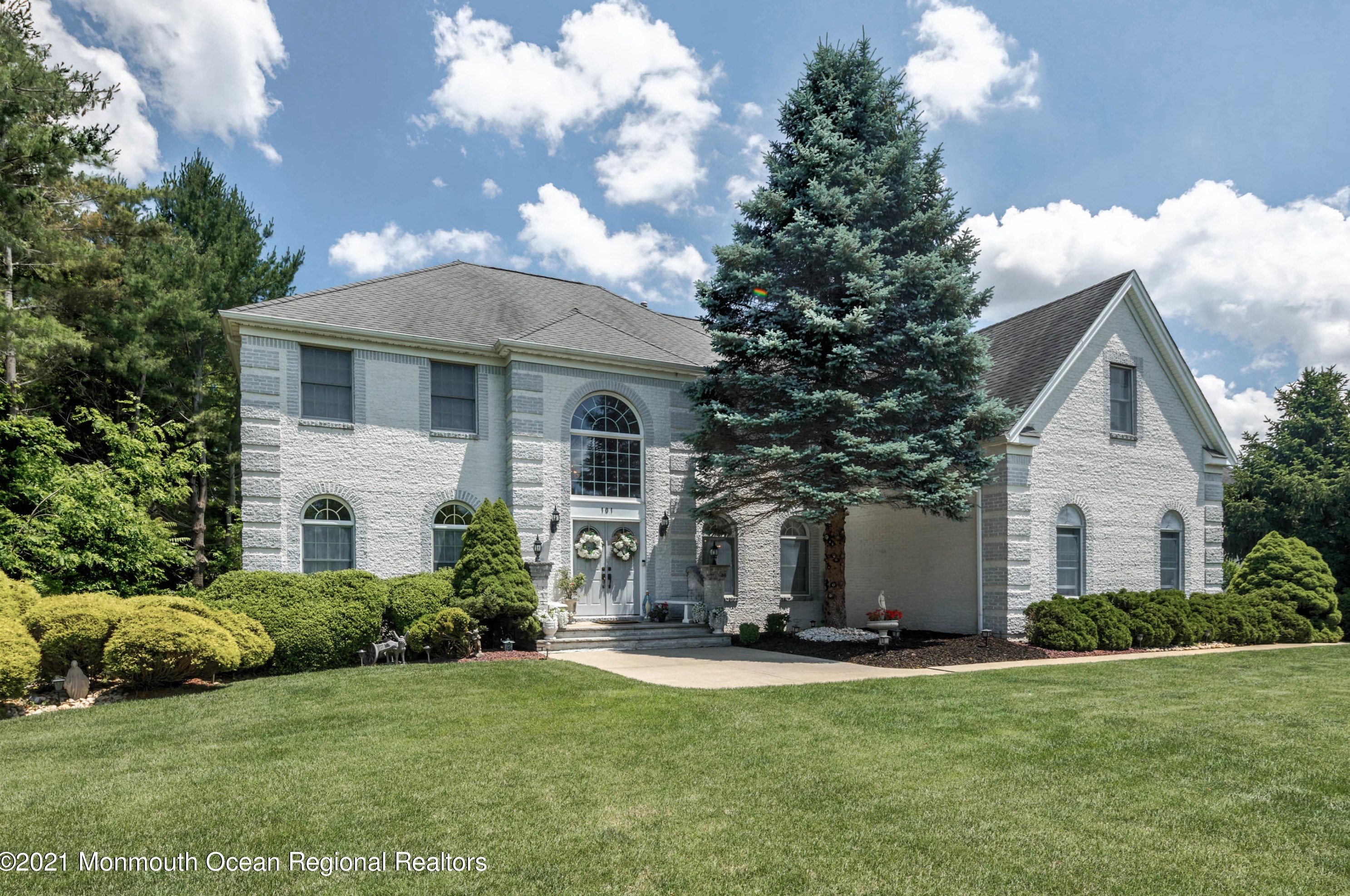 101 Grenoble Ct, East Freehold, NJ 07728