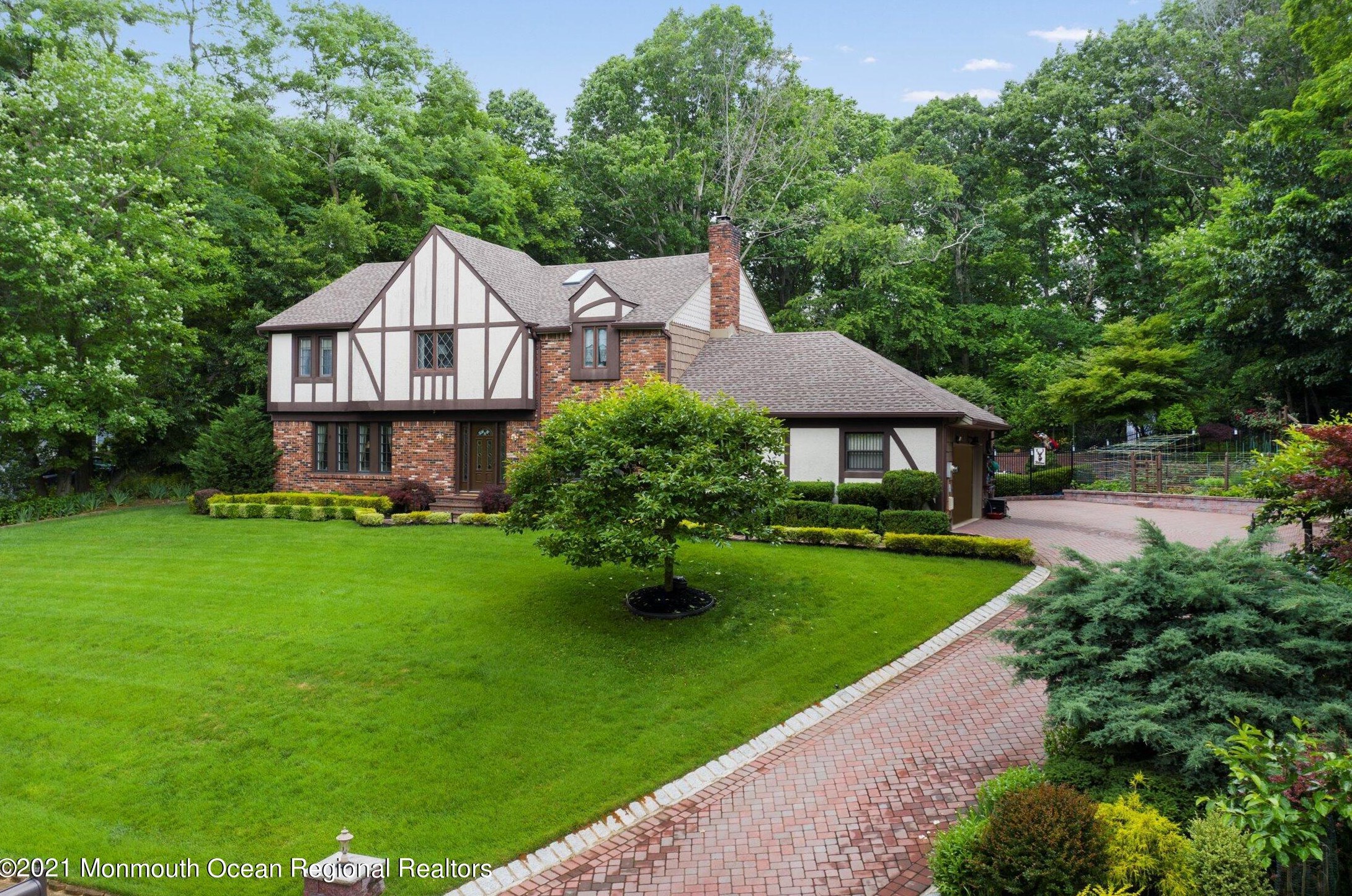 61 Mccutcheon Ct, Middletown, NJ 07748